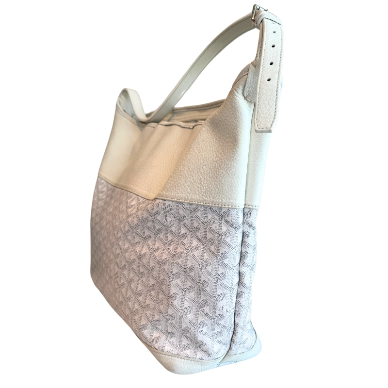 Goyard Grenadine Hobo
White
Colorblock Pattern
Goyardine
Silver-Toned Hardware
Leather Trim
Single Adjustable Shoulder Strap
Leather Trim Embellishment
Canvas Lining
Zip Closure 