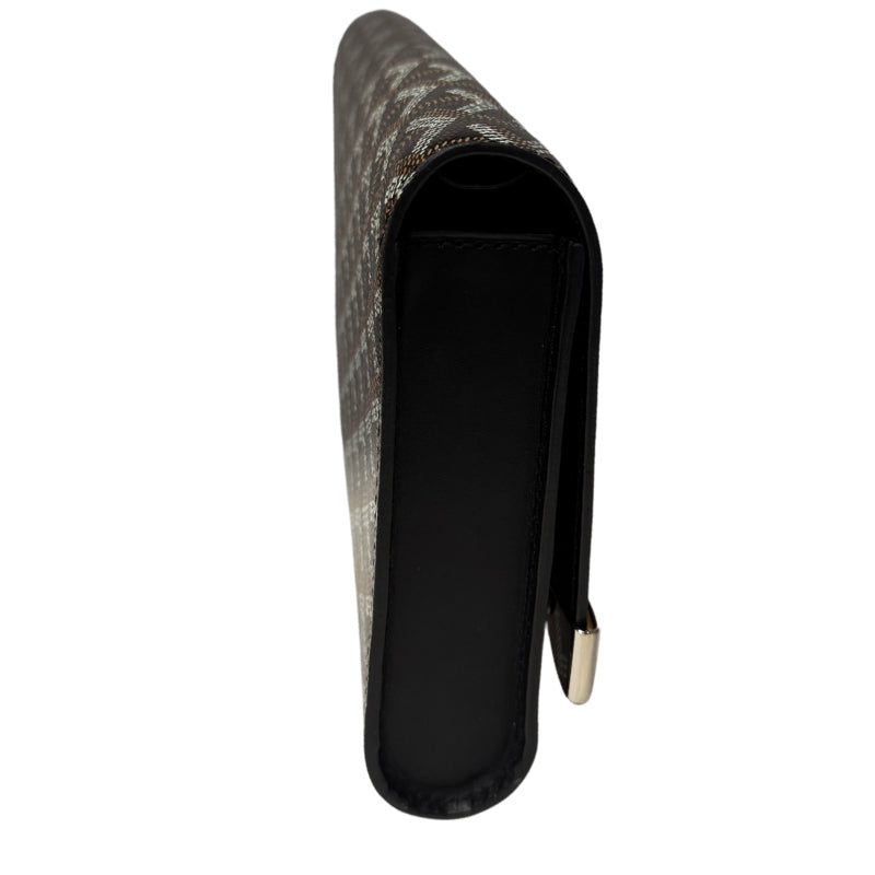 Goyard Monte Carlo Bois
Goyardine
Black
Silver-Toned Hardware
Leather Trim
Single Adjustable Shoulder Strap
Twill Lining
Single Interior Pocket 