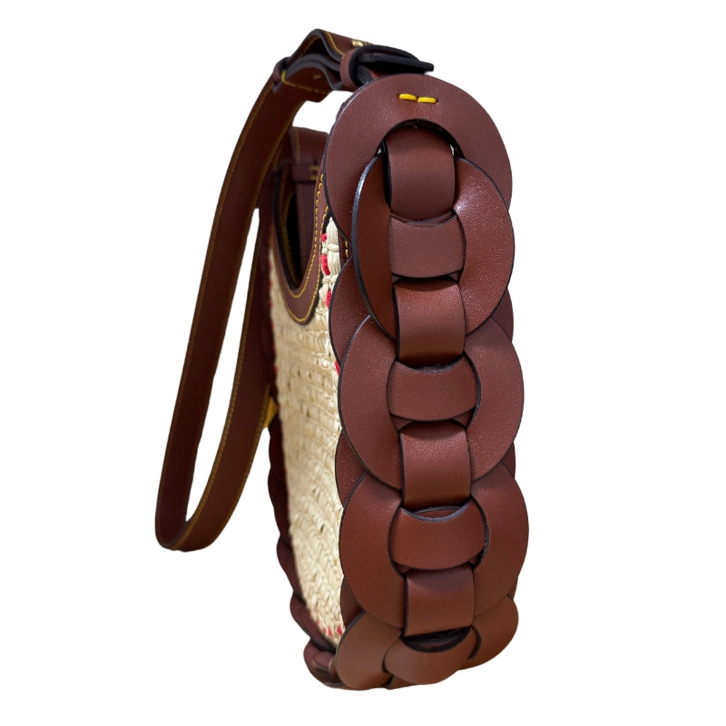 Chloe Raffia Darryl Hobo
Brown Calfskin Leather
Raffia
Looping Leather Shoulder Strap
Gold-Toned Ring
Beige Fabric Interior 