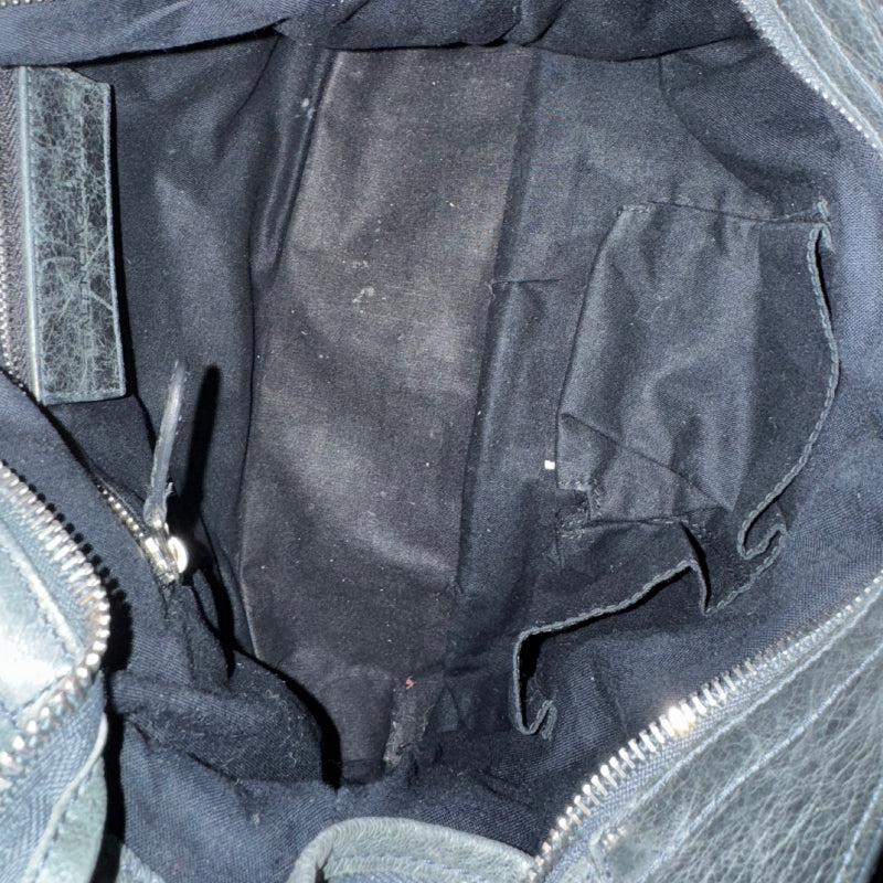 Balenciaga Motocross City
Blue Lambskin
Silver-Toned Hardware
Rolled Handles
Single Shoulder Strap
Poplin Lining 