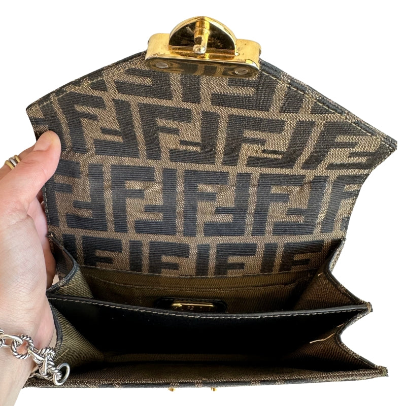 Fendi Zucca Flap Crossbody
Zucca Calfskin in Brown
Dark Brown Leather Strap
Push Lock Closure 