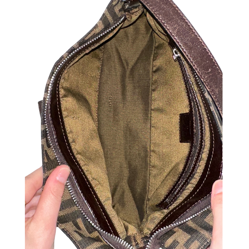 Fendi Zucca Mamma Baguette
Shoulder Bag
Zucca Canvas
Brown and Black Canvas 