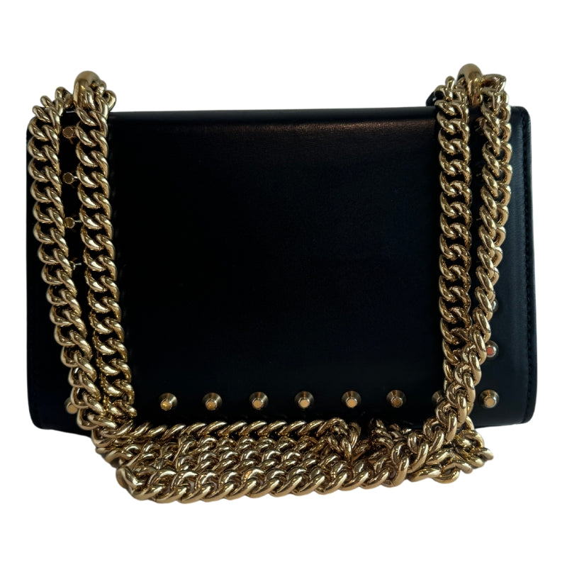 Gucci Padlock Shoulder Bag
Black Leather
Small Padlock
Gold Detail
Pearl Studs
Gold-Toned Hardware
Chain Link Shoulder Strap
Frontal Flap 
