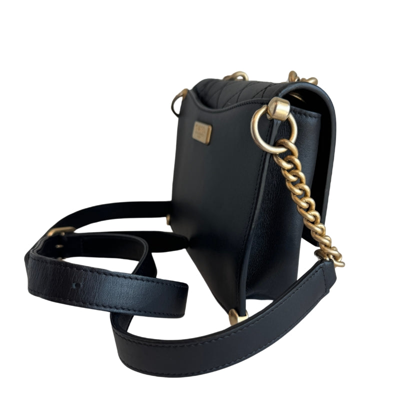 Chanel Stitched Flap Bag
Stitched Calfskin Leather
Gold Hardware
Leather Strap
Top Chain Link Handle
Front Flap
Chanel CC Turn 