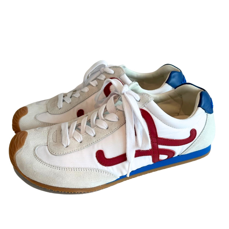 Loewe Nylon Sneaker
Size 39
Nylon and Calfskin
Asymmetrical Toe Shape
Sock-like Internal Structure
Rubber Outsoles