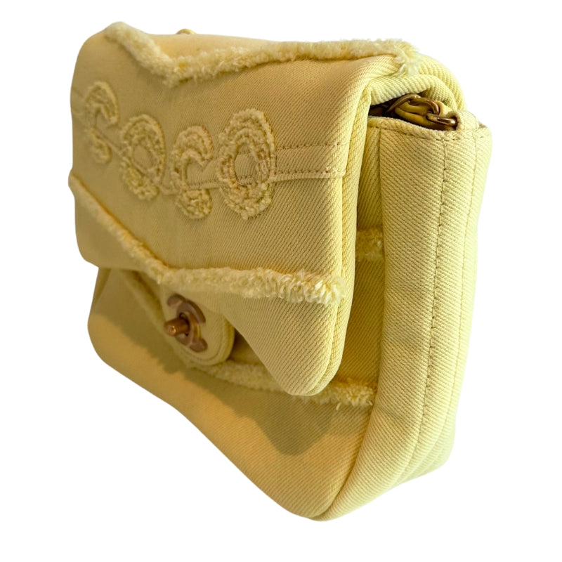 Chanel Coco Denim Flap Bag
Chanel Shoulder Bag
Yellow
Interlocking CC Logo
Gold-Toned Hardware
Single Exterior Pocket 