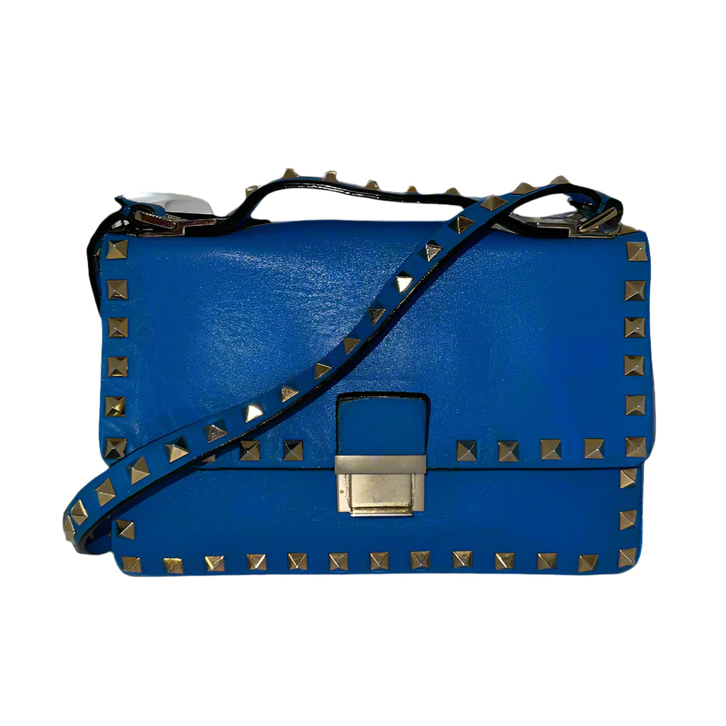 Valentino Rockstud Crossbody
Blue Leather
Front Flap
Silver-Toned Hardware
Crossbody Bag