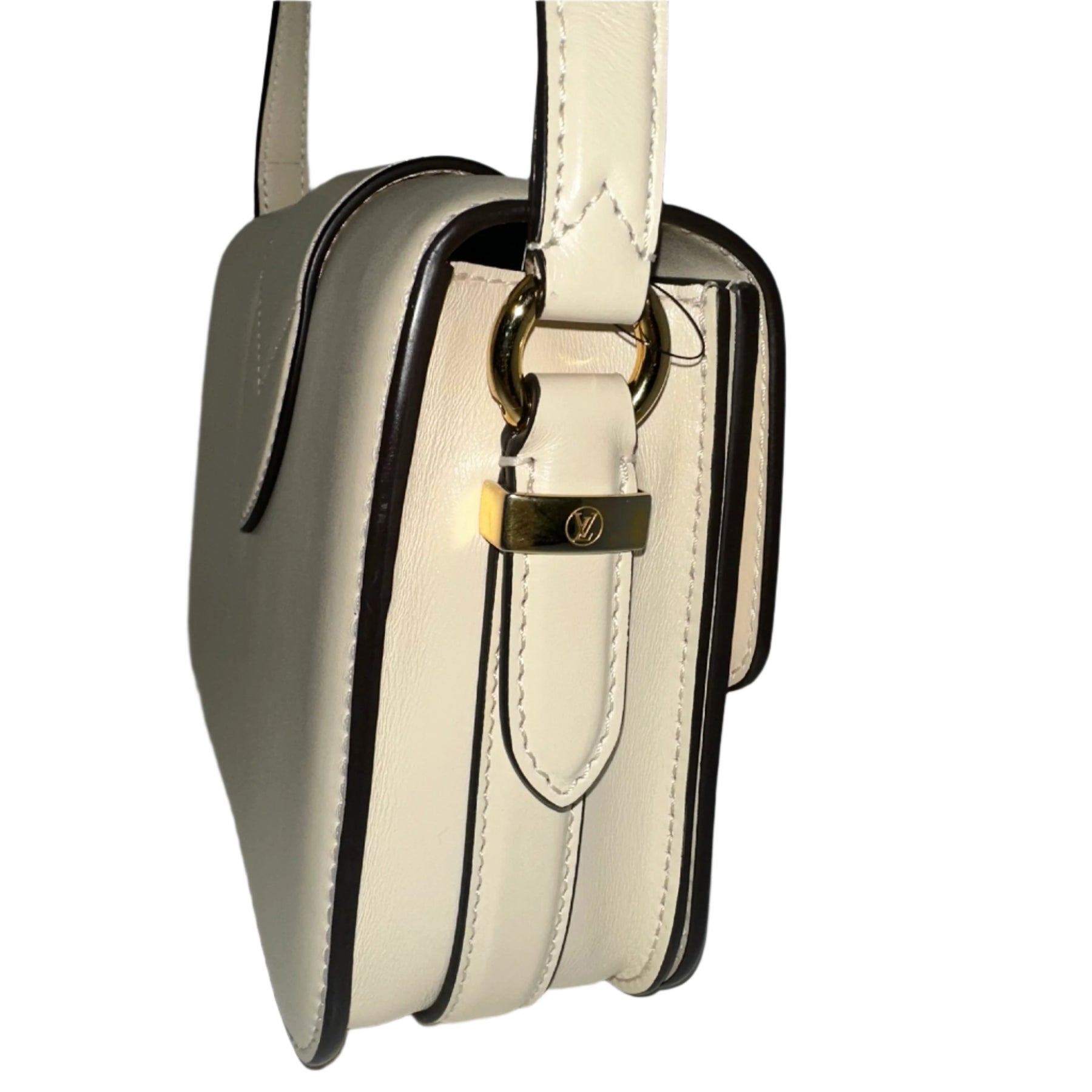 Louis Vuitton Pont 9
Smooth Cream Calfskin
Shoulder Strap
LV Logo Circular Medallion
Gold-Toned Hardware
Blue Leather Interior 