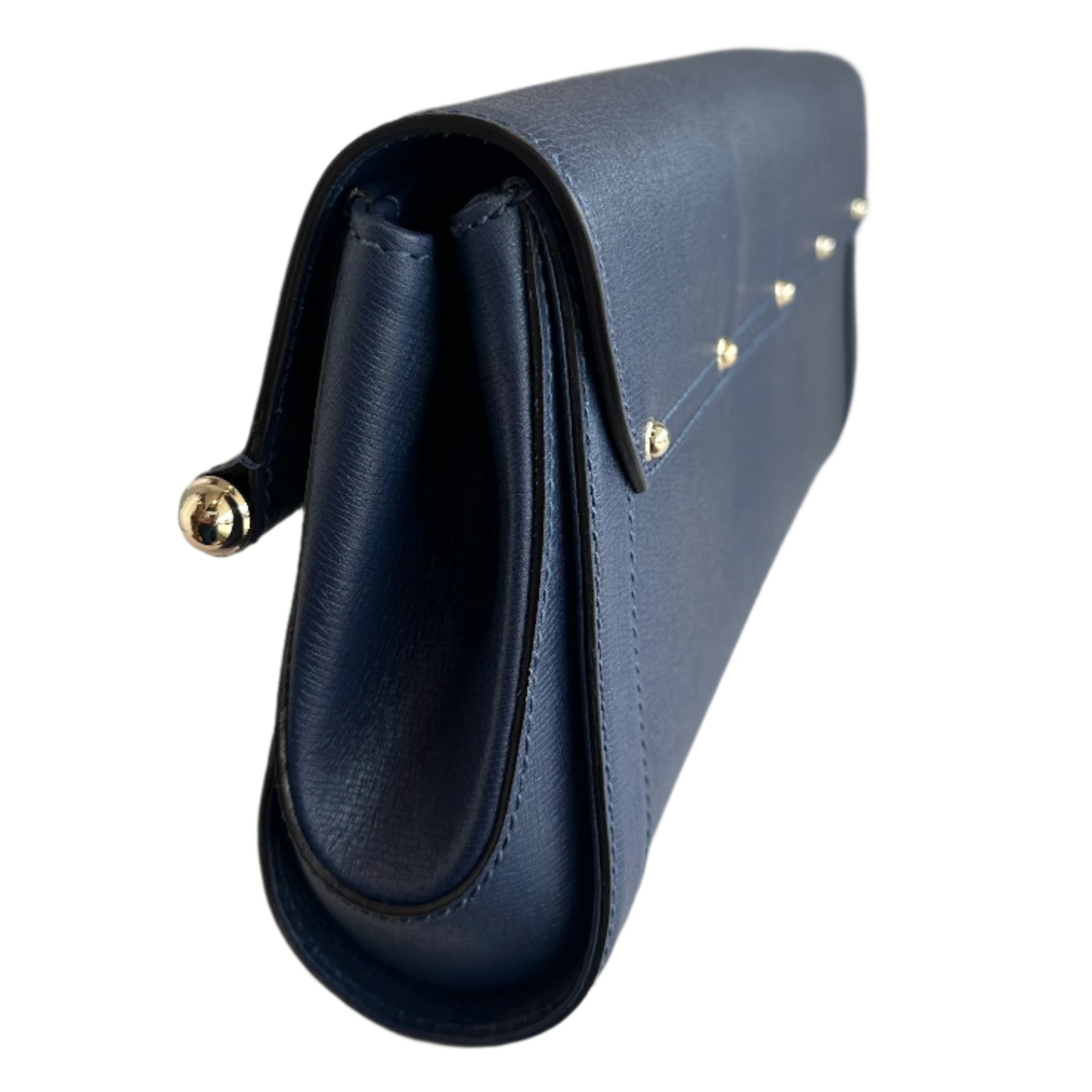 Gucci Bamboo Clutch
Blue Leather
Bamboo Accent
Single Exterior Pocket
Nylon Lining
Dual Interior Pockets with Card Slots
Snap Closure 
