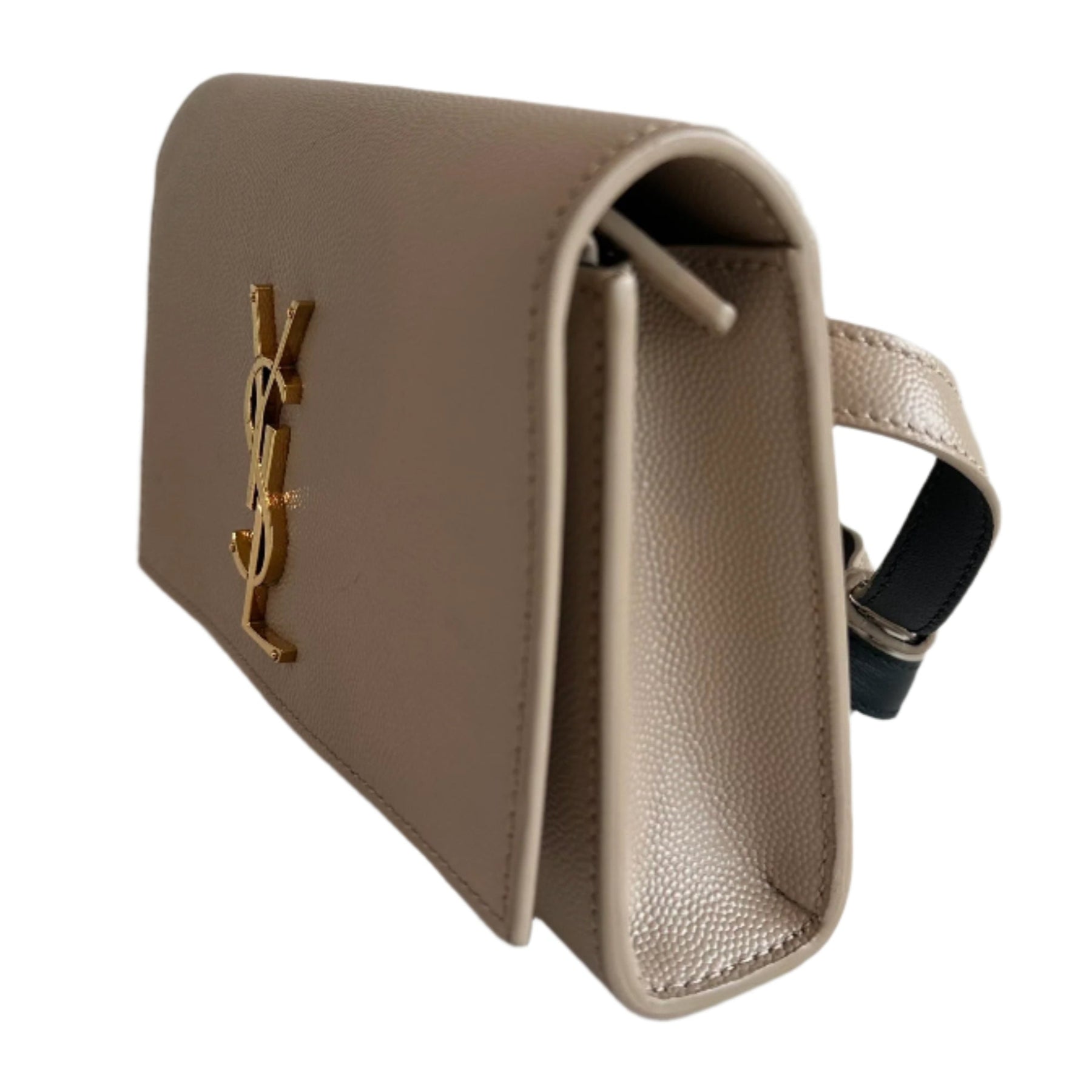 YSL Belt Bag
Beige Calfskin
Monogram
Gold-Toned Hardware
Adjustable Belt Strap
Crossover Flap
Zipper Compartment 