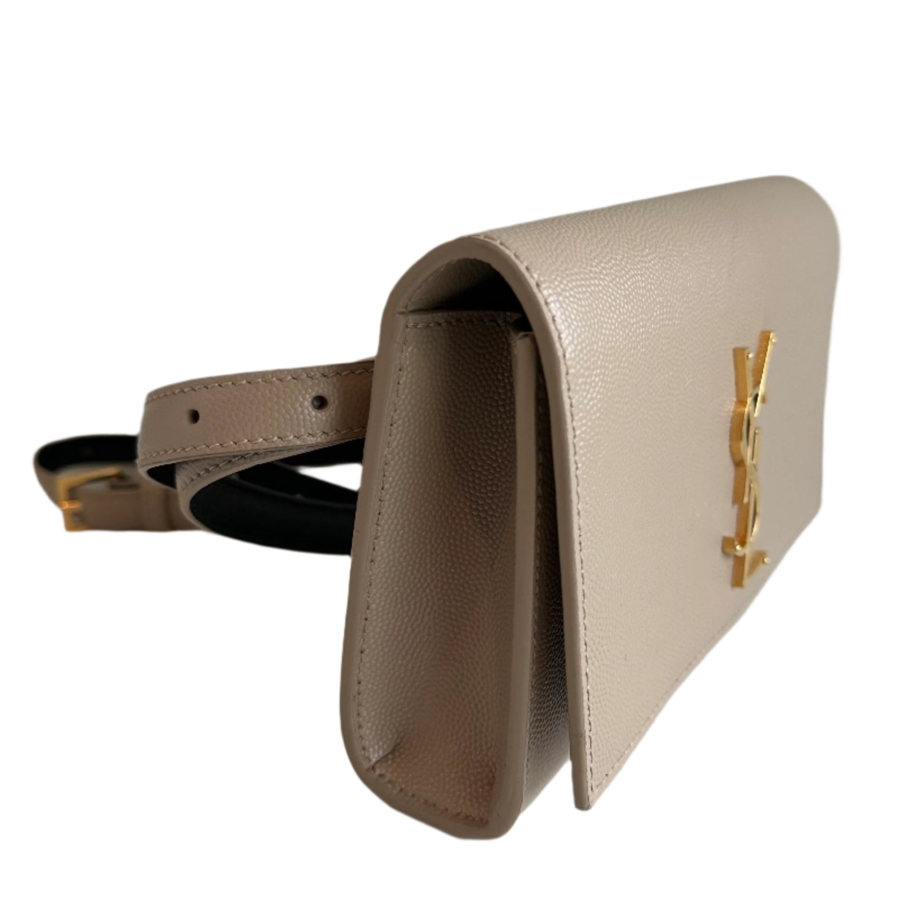 YSL Belt Bag
Beige Calfskin
Monogram
Gold-Toned Hardware
Adjustable Belt Strap
Crossover Flap
Zipper Compartment 