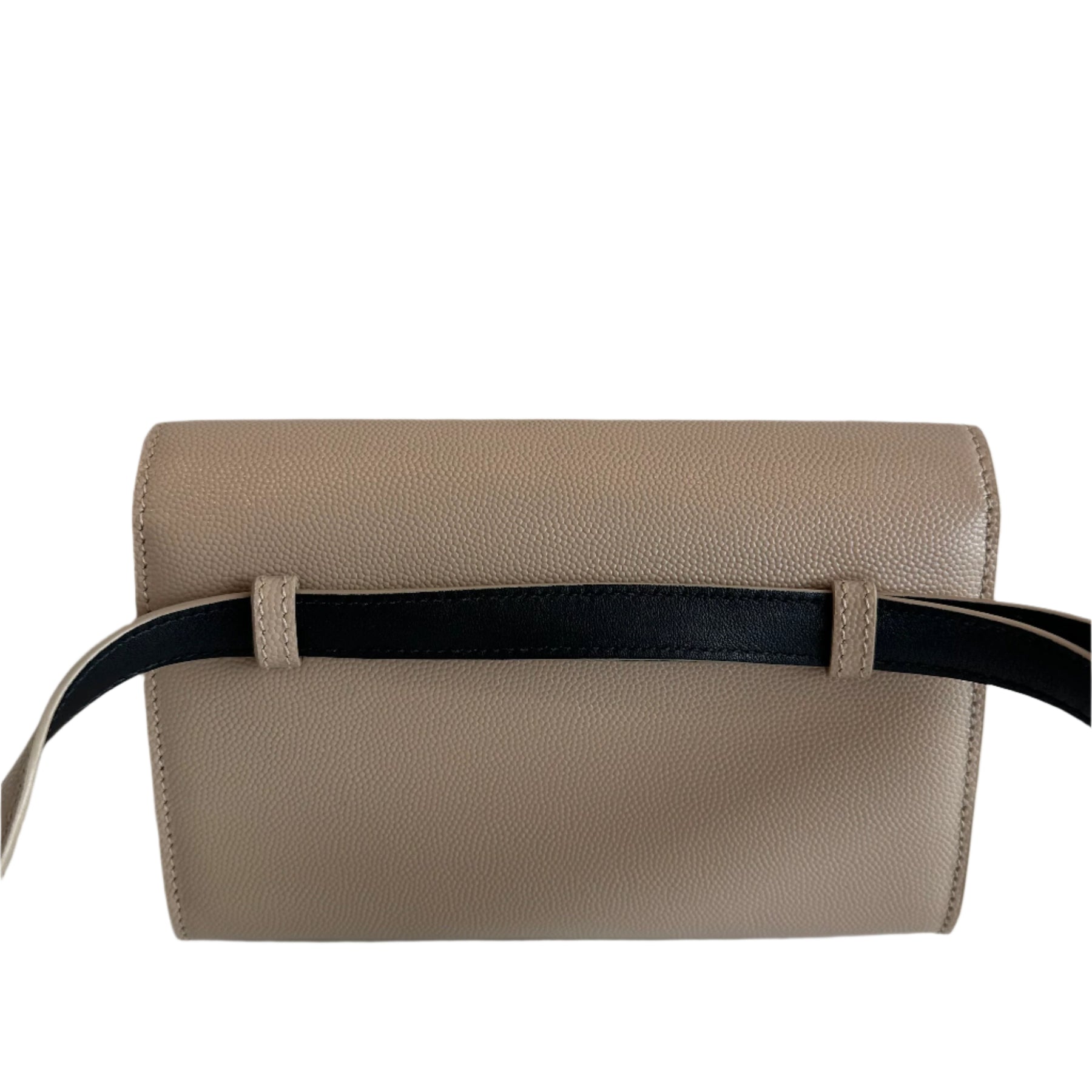 YSL Belt Bag
Beige Calfskin
Monogram
Gold-Toned Hardware
Adjustable Belt Strap
Crossover Flap
Zipper Compartment 