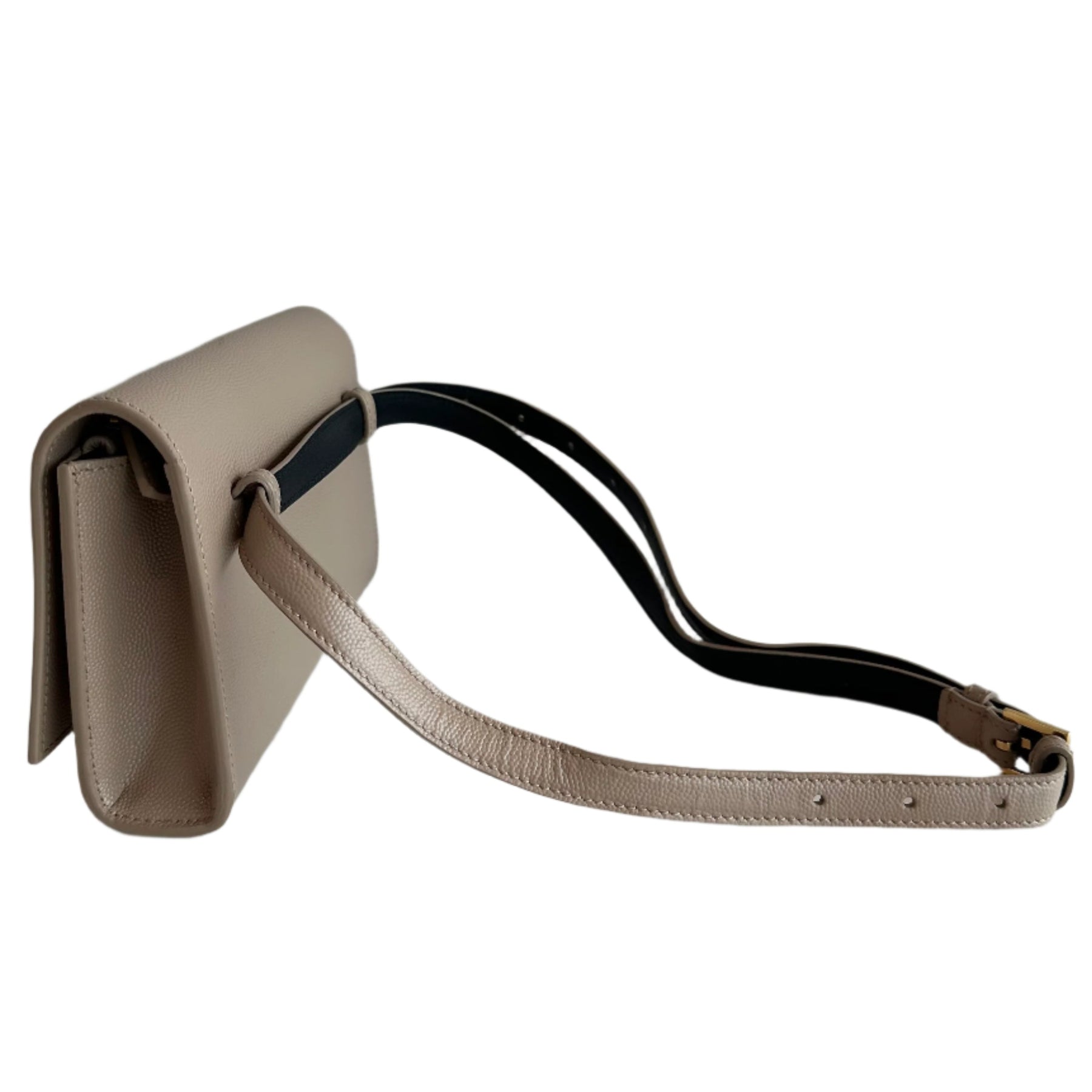 YSL Belt Bag
Beige Calfskin
Monogram
Gold-Toned Hardware
Adjustable Belt Strap
Crossover Flap
Zipper Compartment 