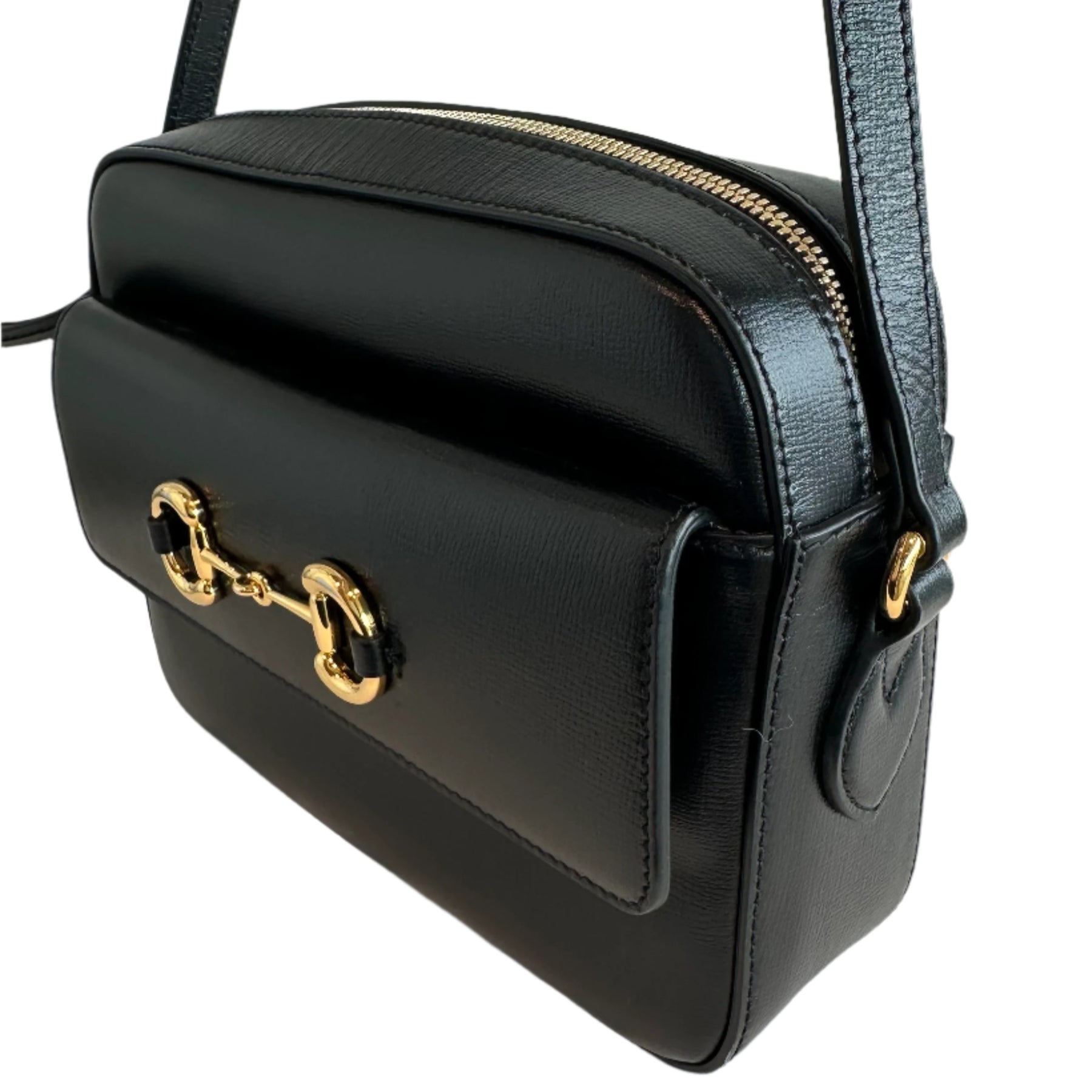 Gucci Calfskin Shoulder Bag
Smooth Black Leather
Gold Horse-Bit Detail
Top Zipper
Beige Leather Fabric 