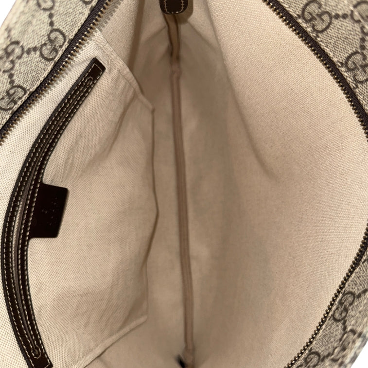 Gucci Supreme Crossbody
Flat Messenger
Dark Brown
GG Supreme
Monogram-Coated Canvas
Brown Nylon Crossbody Strap
Top Zipper 