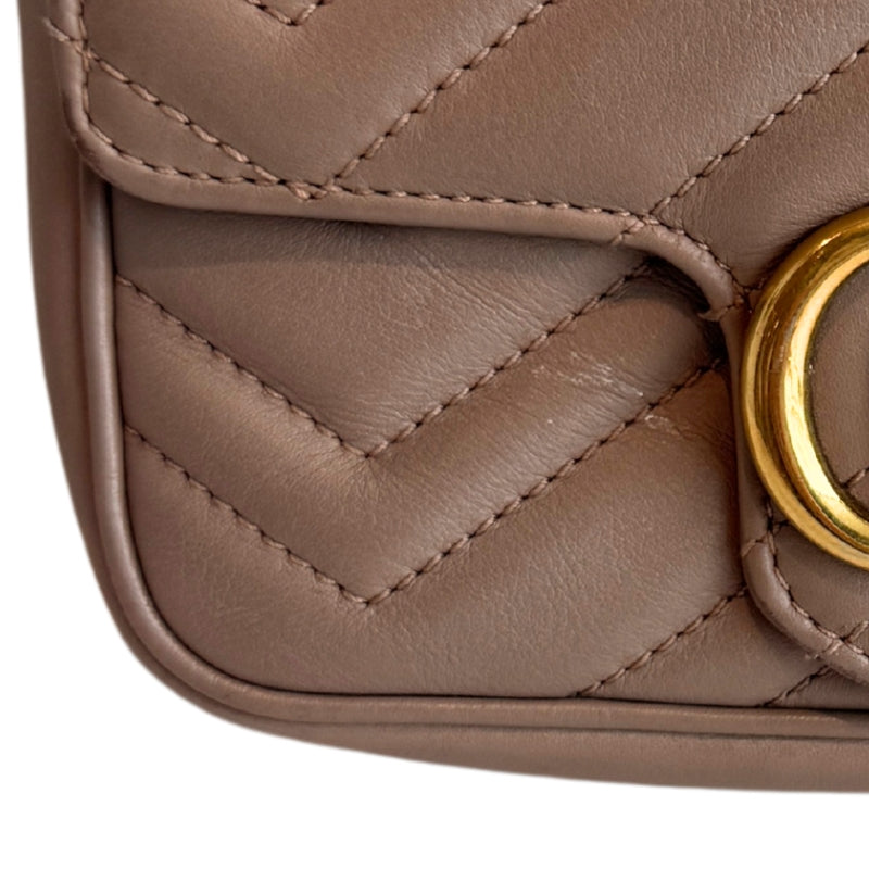 Gucci Mini Marmont Bag
Dusty Pink
Mini Matelasse
Double G Hardware
Gold-Toned Hardware
Chain Shoulder Strap