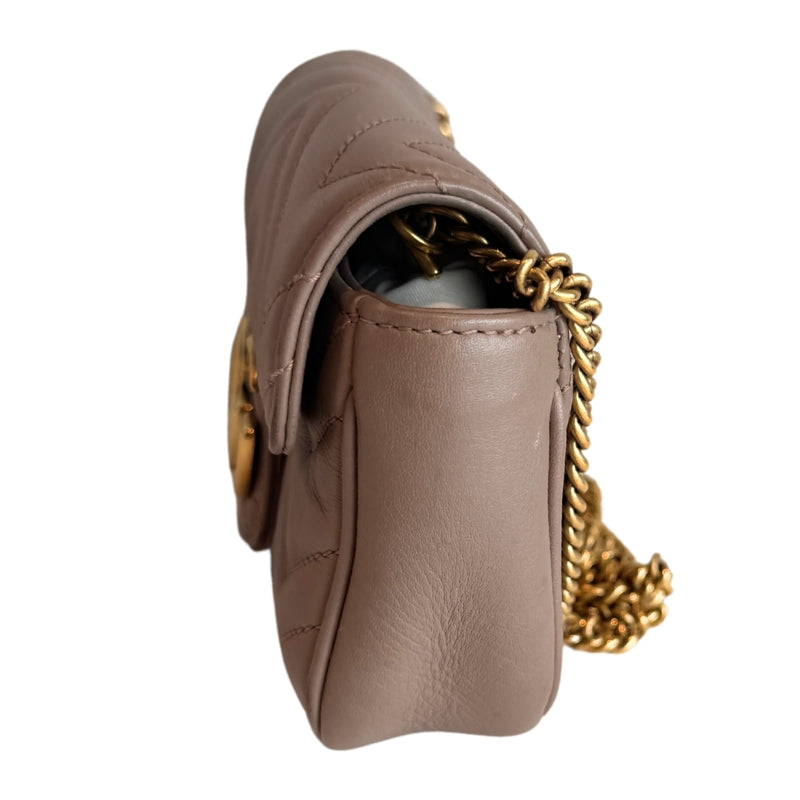 Gucci Mini Marmont Bag
Dusty Pink
Mini Matelasse
Double G Hardware
Gold-Toned Hardware
Chain Shoulder Strap