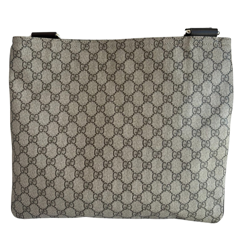 Gucci Supreme Crossbody
Flat Messenger
Dark Brown
GG Supreme
Monogram-Coated Canvas
Brown Nylon Crossbody Strap
Top Zipper 