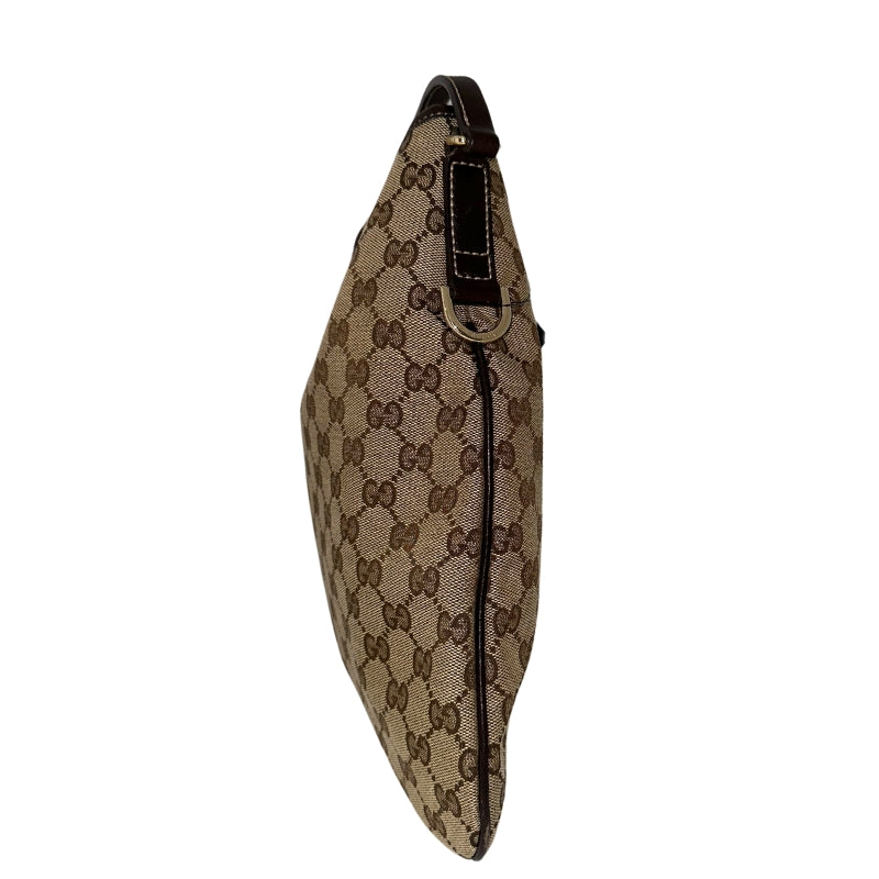 Gucci New Britt Hobo
Gucci Hobo
Neutral Canvas
Printed
Gold-Toned Hardware
Leather Trim
Single Shoulder Strap
Canvas Lining 