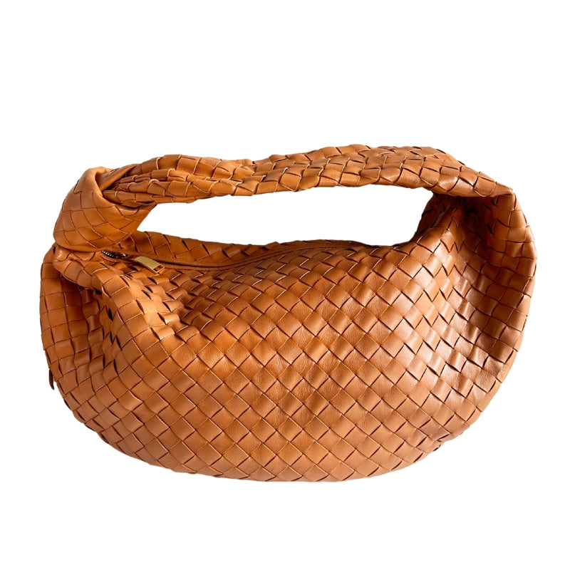 Bottega Veneta Shoulder Bag
Large Size
Neutrals Leather
Intrecciato Weave
Gold-Tone Hardware
Single Shoulder Strap
Leather Lining & Single Interior Pocket
Zip Closure at Top
Includes Dust Bag