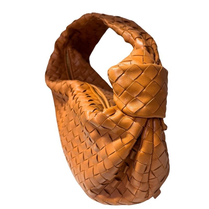 Bottega Veneta Shoulder Bag
Large Size
Neutrals Leather
Intrecciato Weave
Gold-Tone Hardware
Single Shoulder Strap
Leather Lining & Single Interior Pocket
Zip Closure at Top
Includes Dust Bag