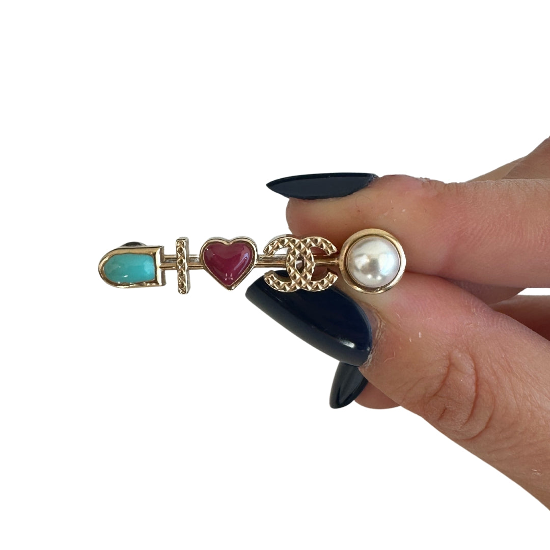 Chanel Pearl Heart Brooch 
Pearl 
Red Heart
Chanel CC Logo
Gold-Toned