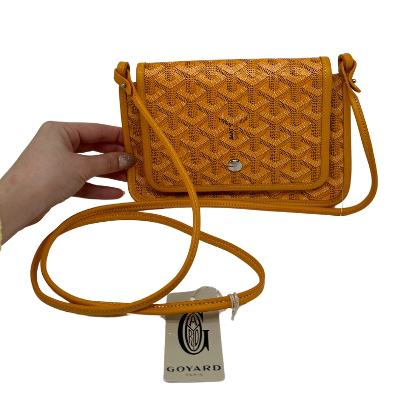 Goyard Plummet Clutch Yellow Printed   Goyardine   Silver-Toned Hardware  Single Shoulder Strap Single Exterior Pocket Canvas Lining Snap Closure at Front Zip Pocket in Interior Two Interior Card Pockets