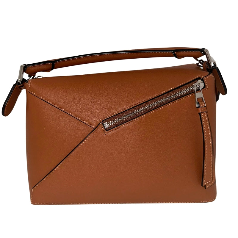 <p>Loewe Puzzle Bag</p> <p>Neutral Leather</p> <p>Silver Toned Hardware  </p> <p>Canvas Lining </p> <p>Zip Closure at Top</p> <p>Top Handle </p> <p>Adjustable Strap </p> <p>Back On Back </p>