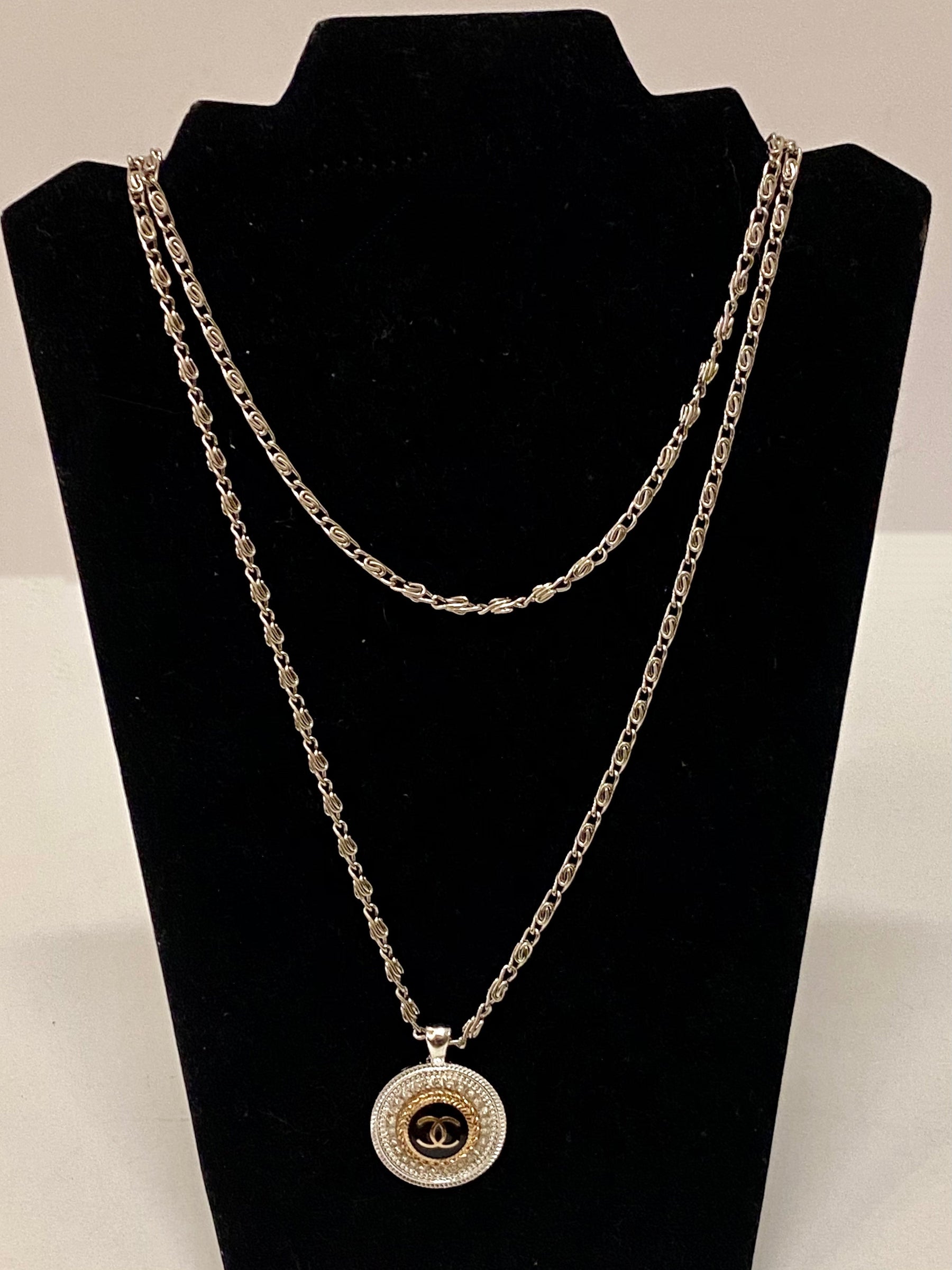 designerbuttonnecklace