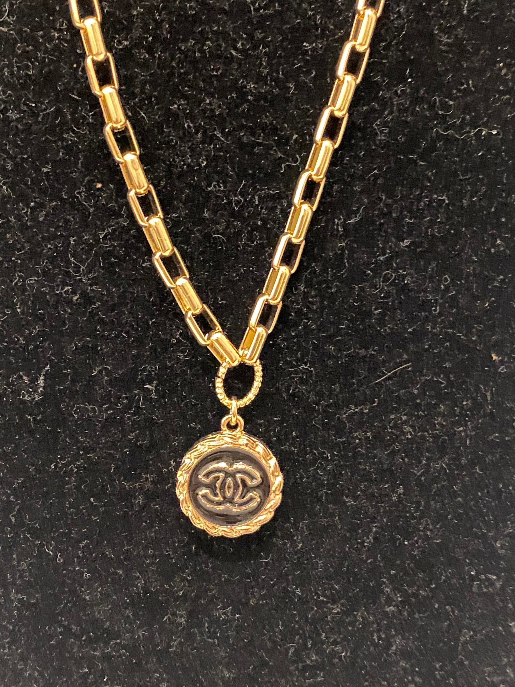 designerbuttonnecklace