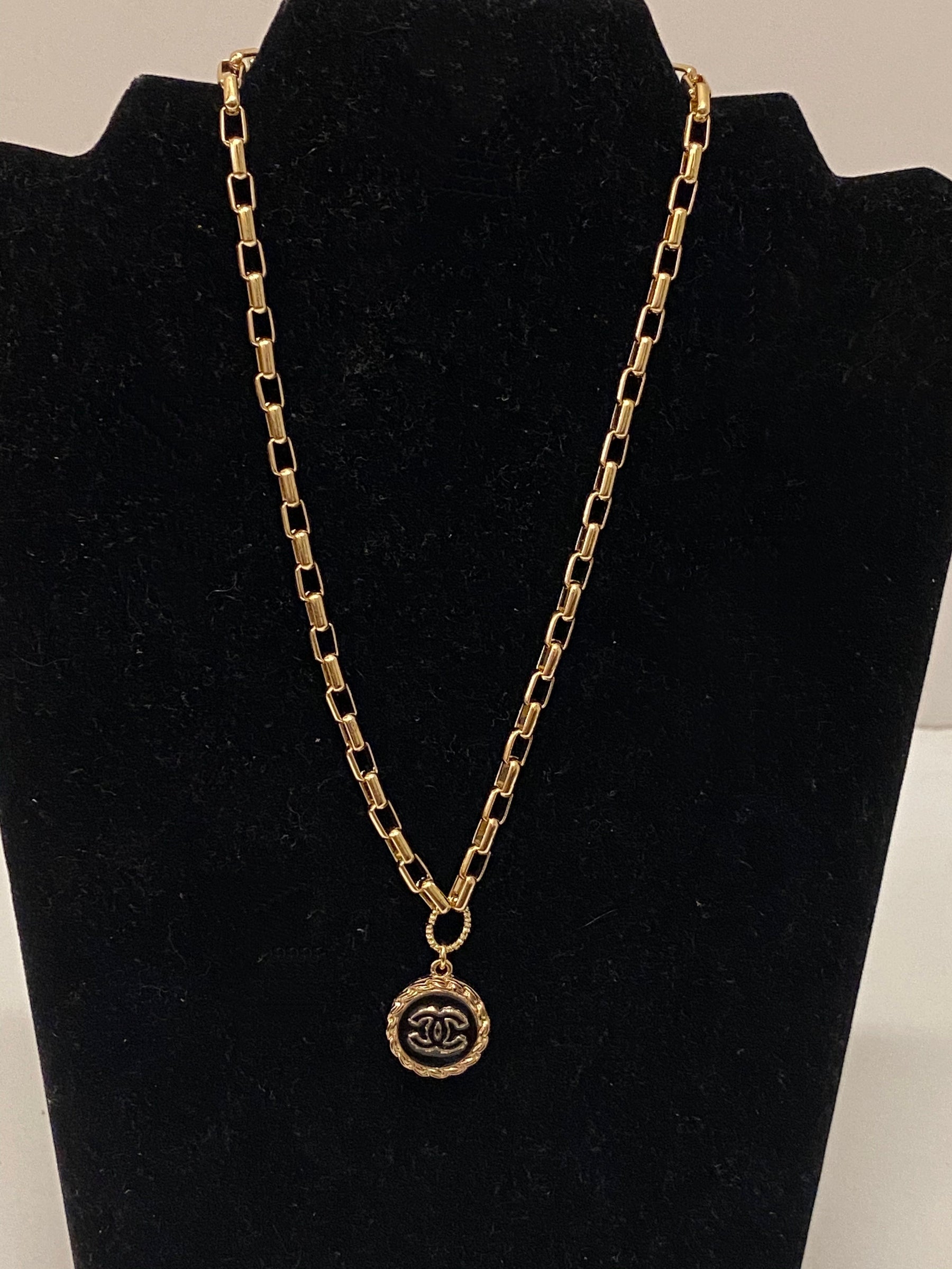 designerbuttonnecklace
