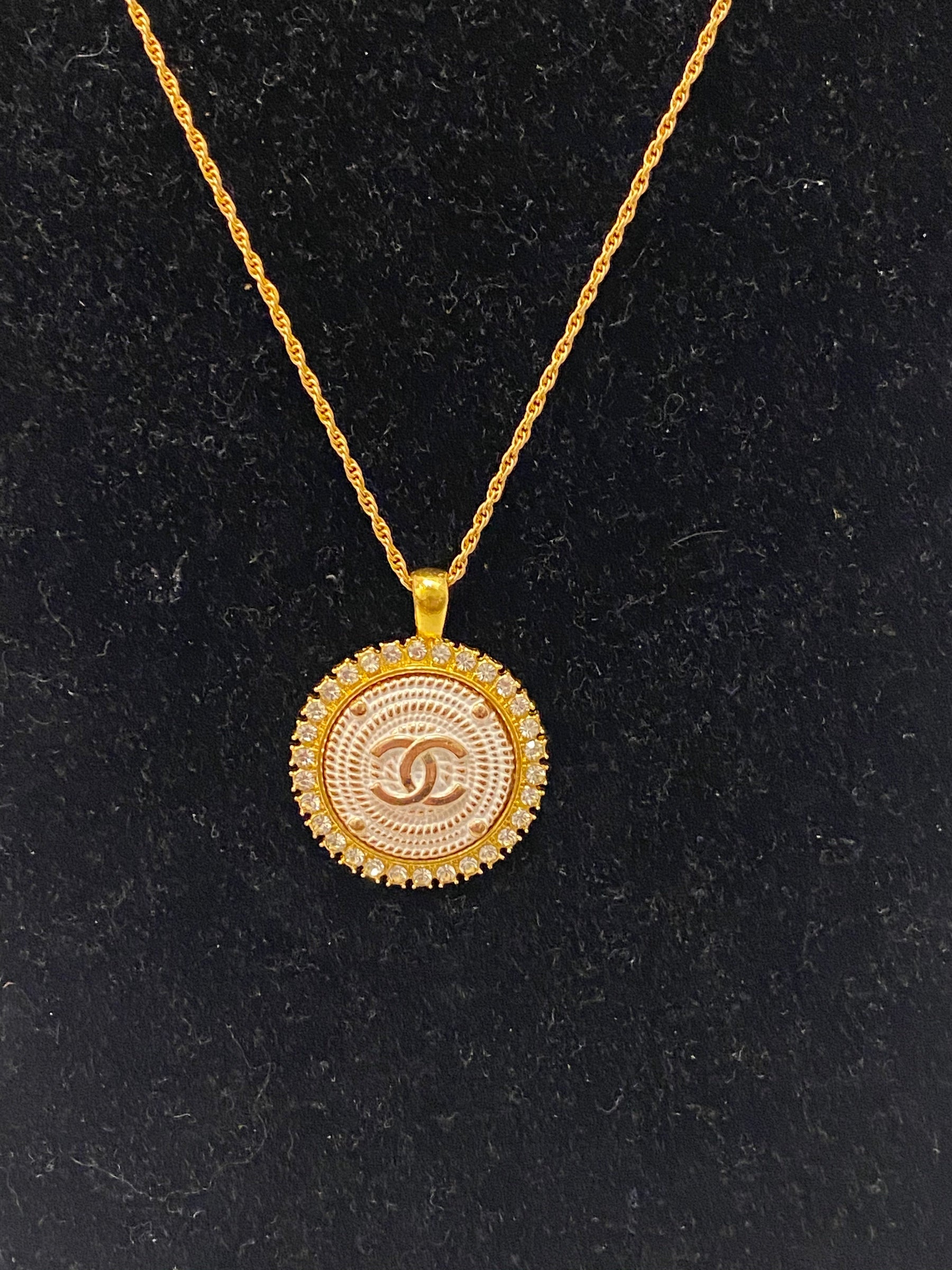 designerbuttonnecklace