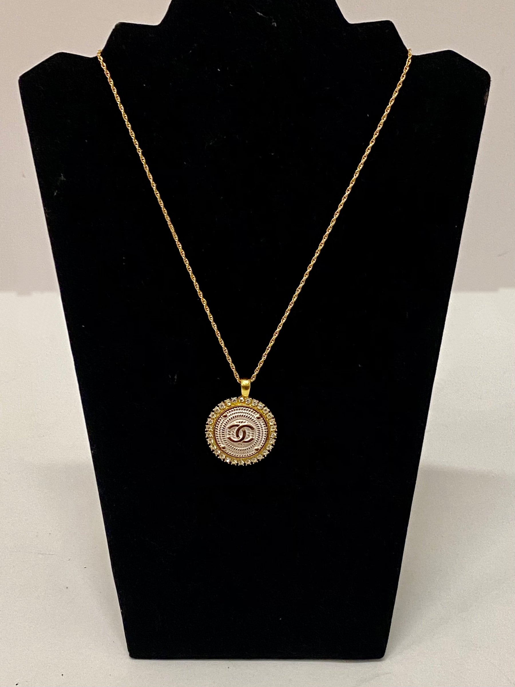 designerbuttonnecklace