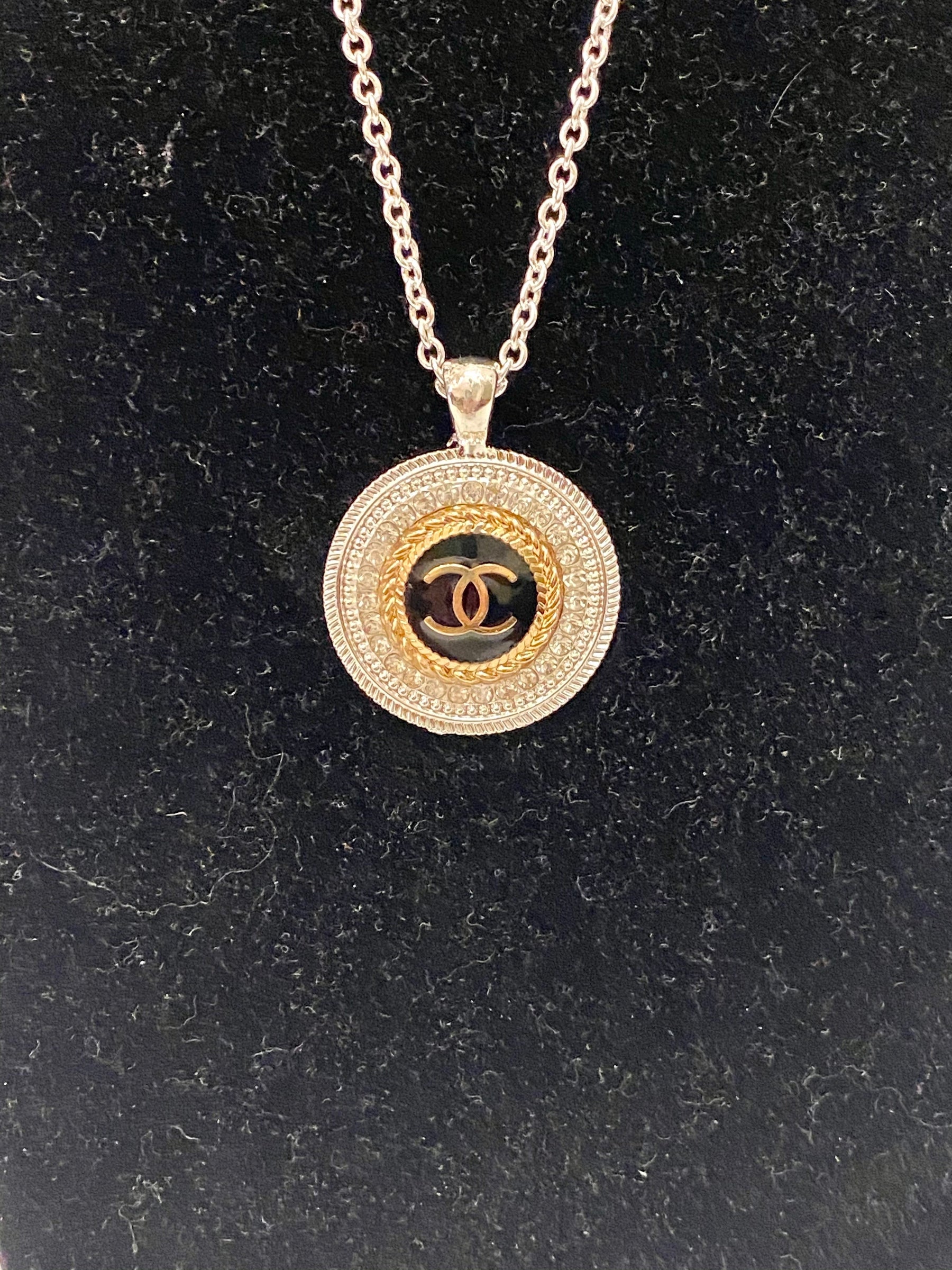 designerbuttonnecklace