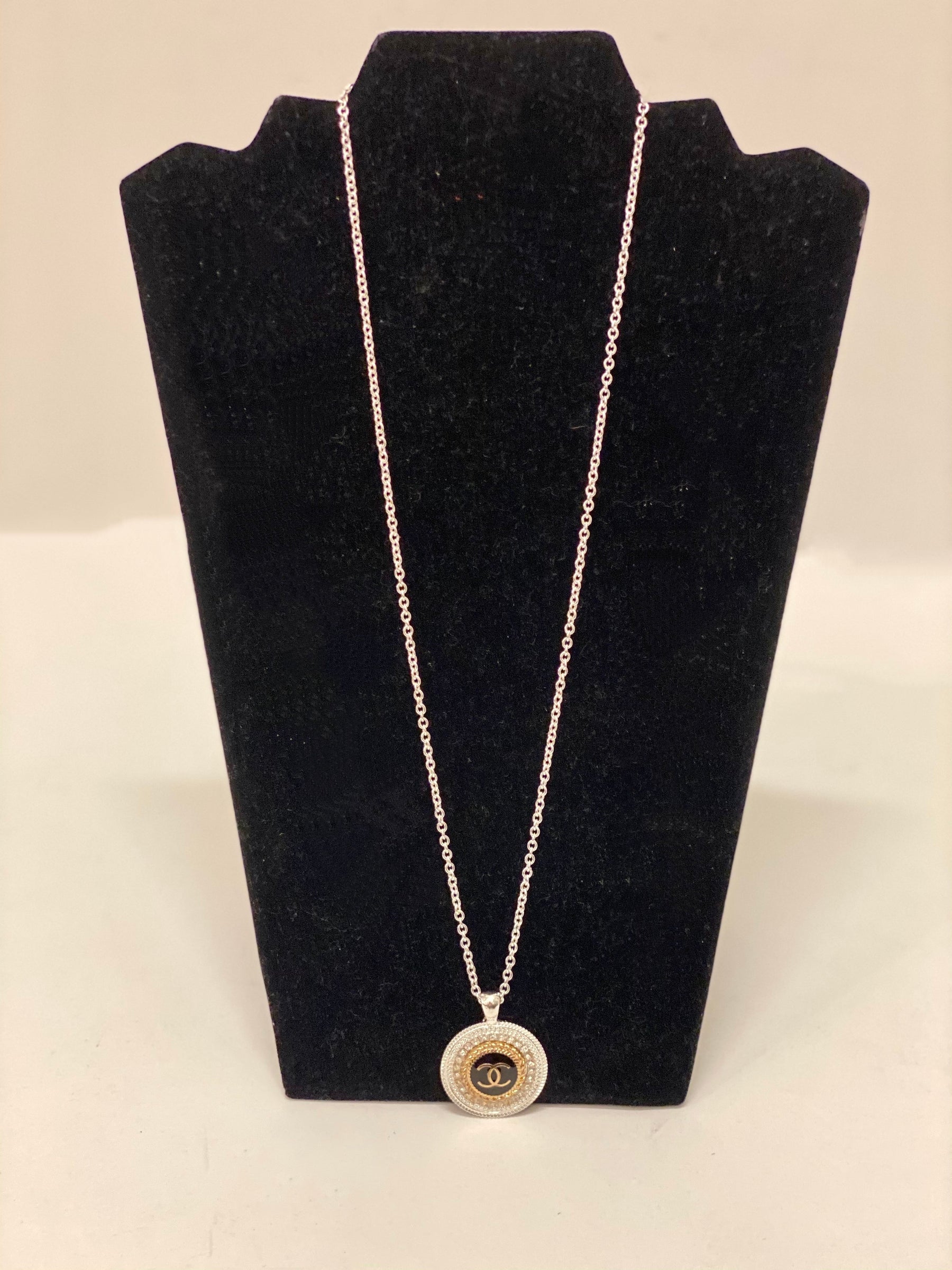 designerbuttonnecklace
