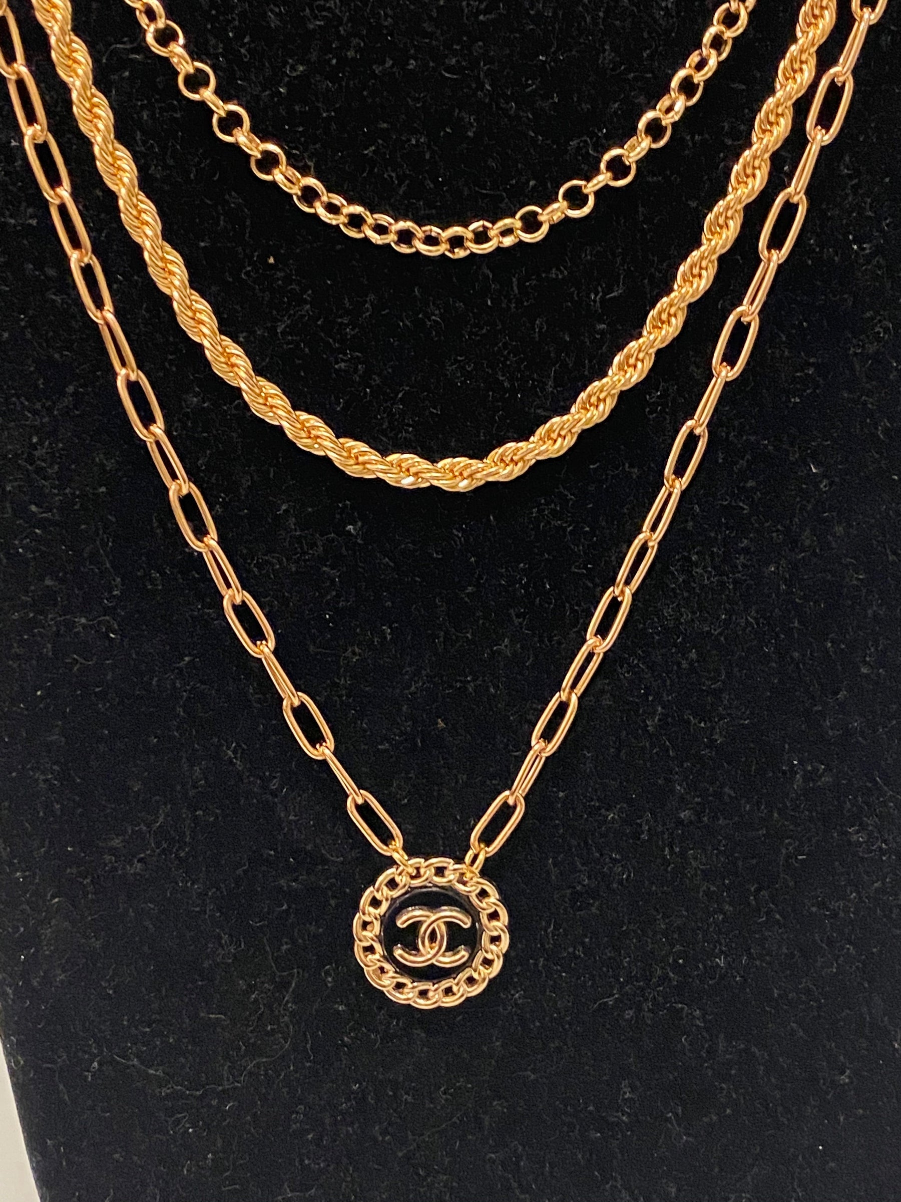 designerbuttonnecklace
