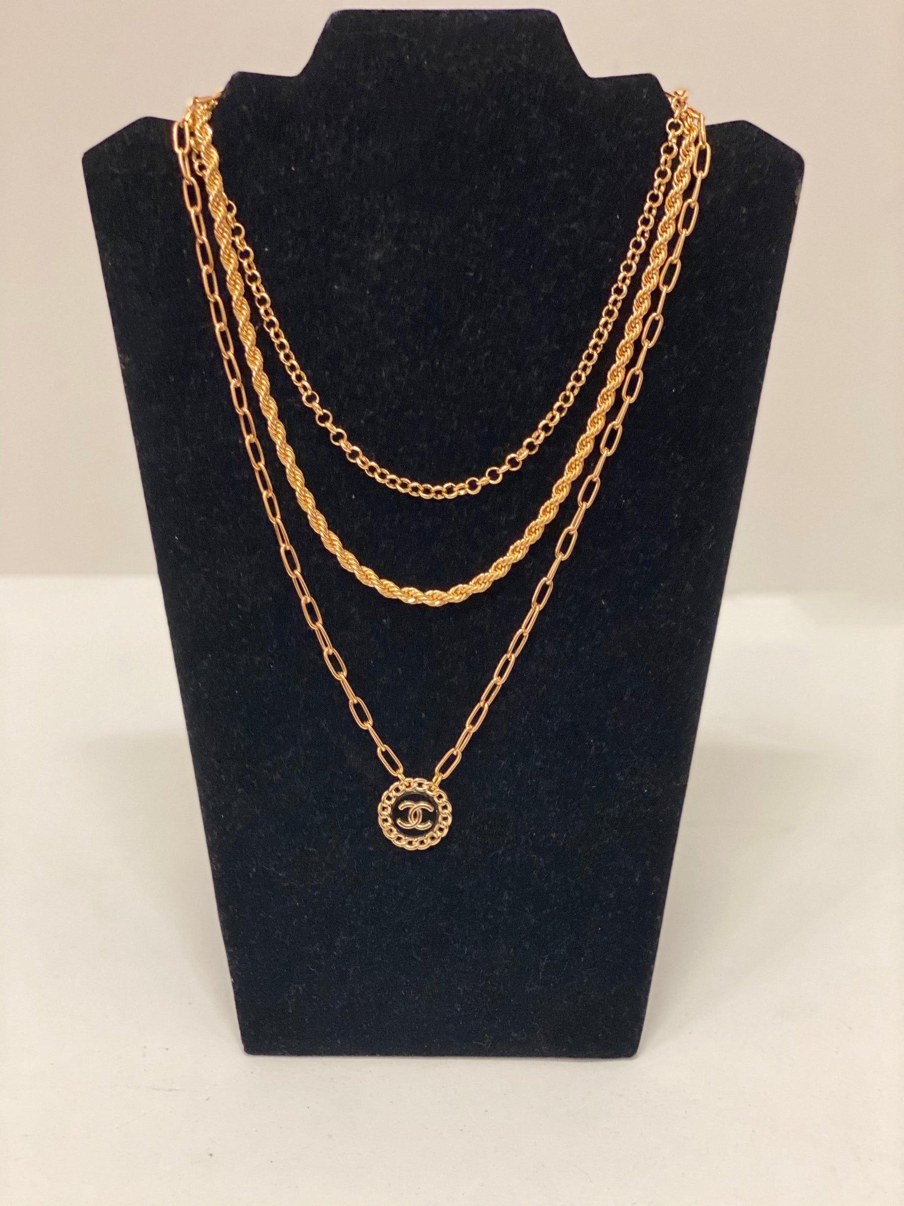 designerbuttonnecklace
