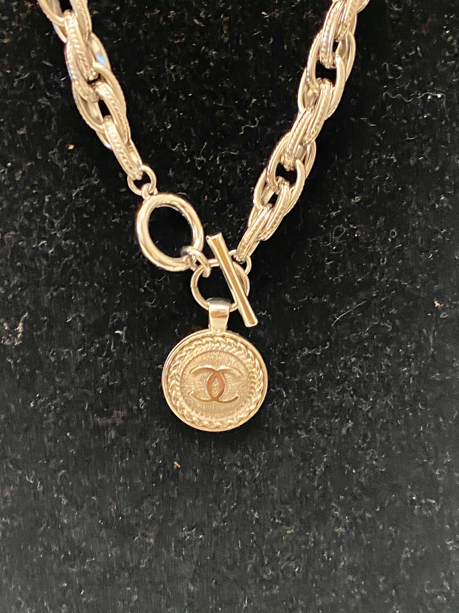 designerbuttonnecklace