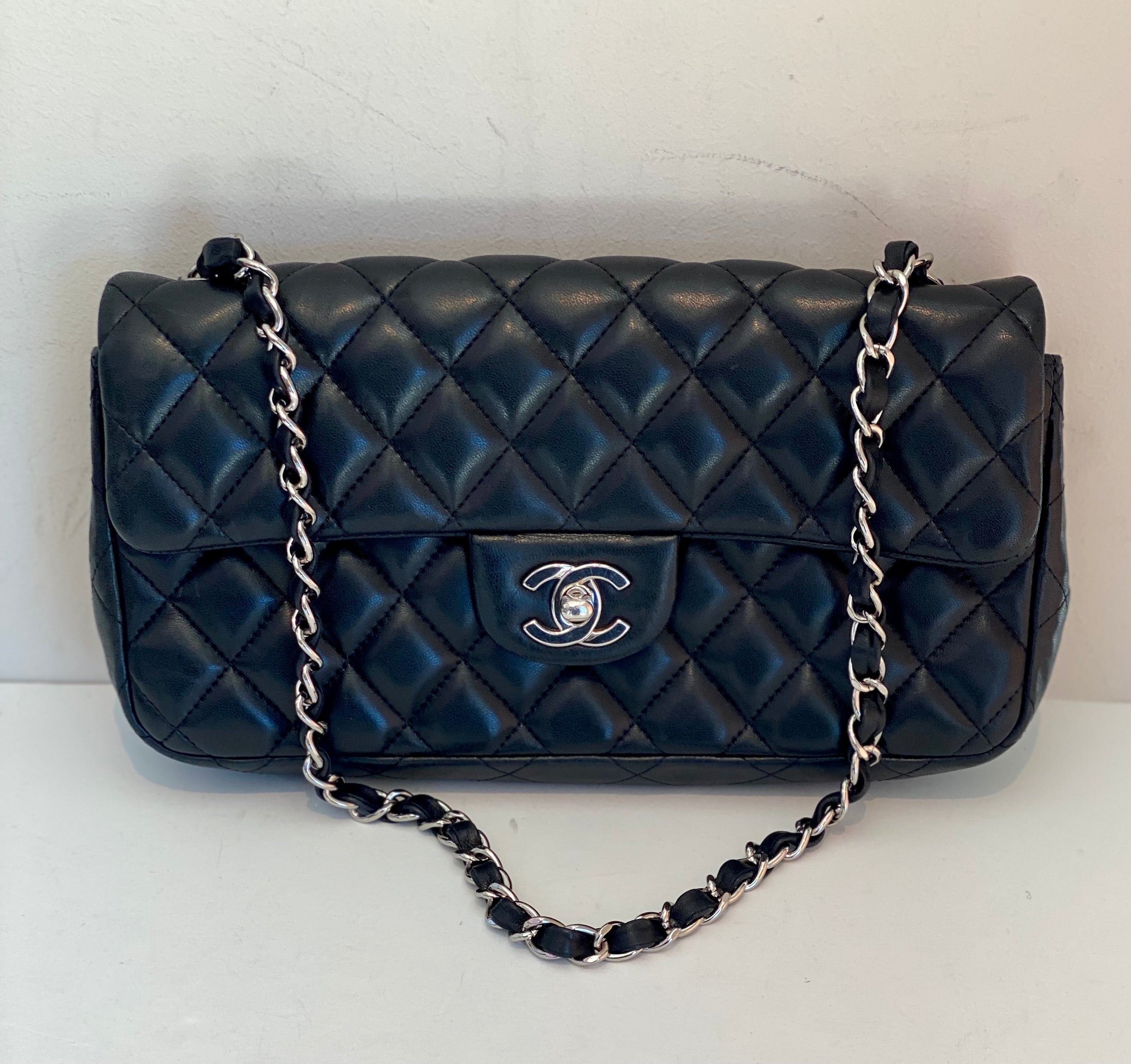 【ヴィンテージ】Rank:S☆Chanel Navy C19 Bag Small 31 バック Chanel Navy Lambskin Crossing Times Flap Bag - Luxe Du Jour