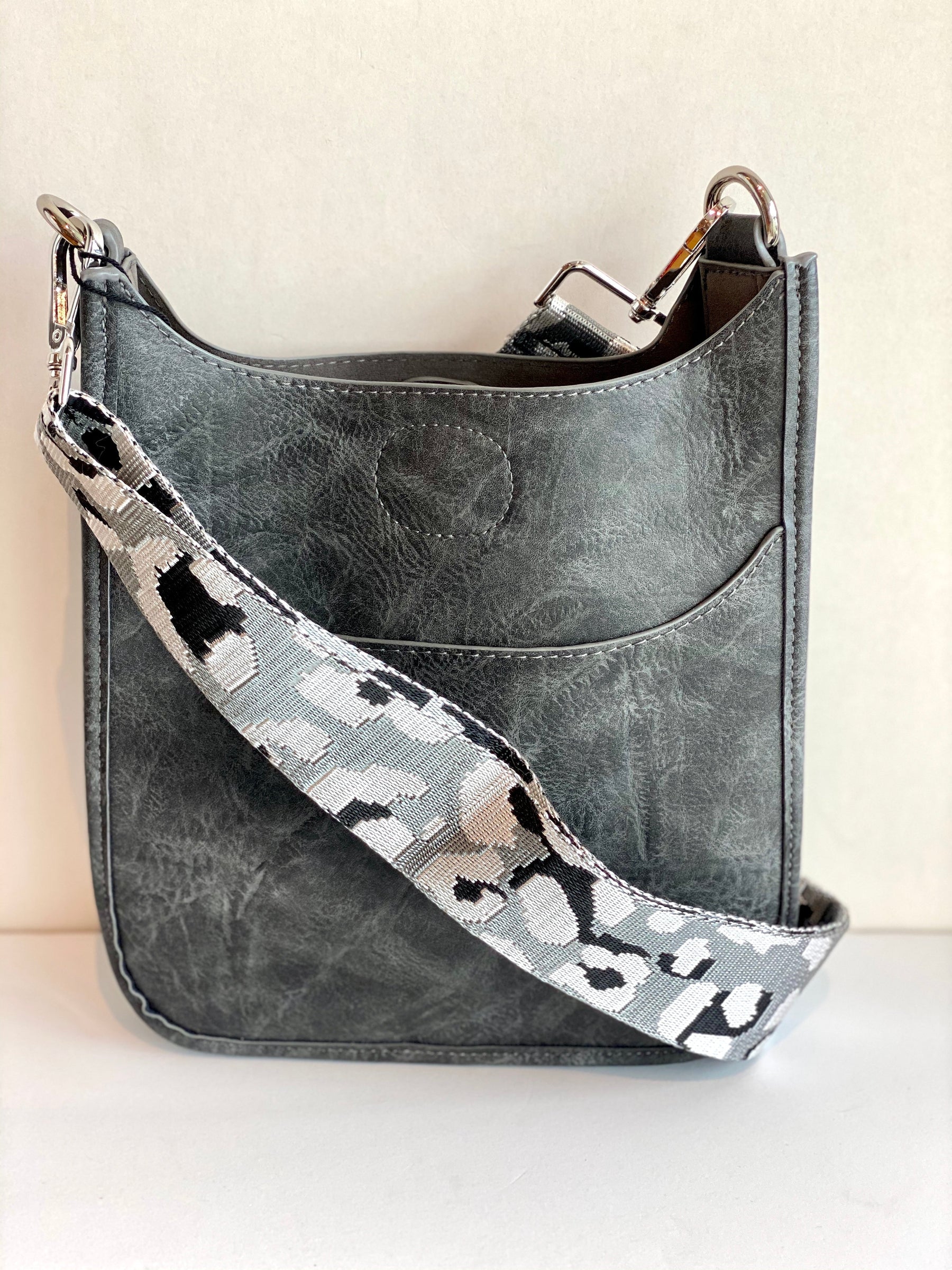 greysilverblackminimessenger
