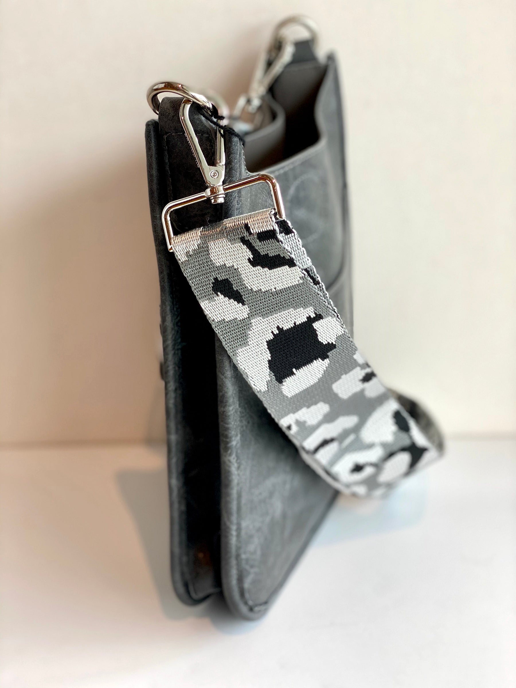 greysilverblackminimessenger