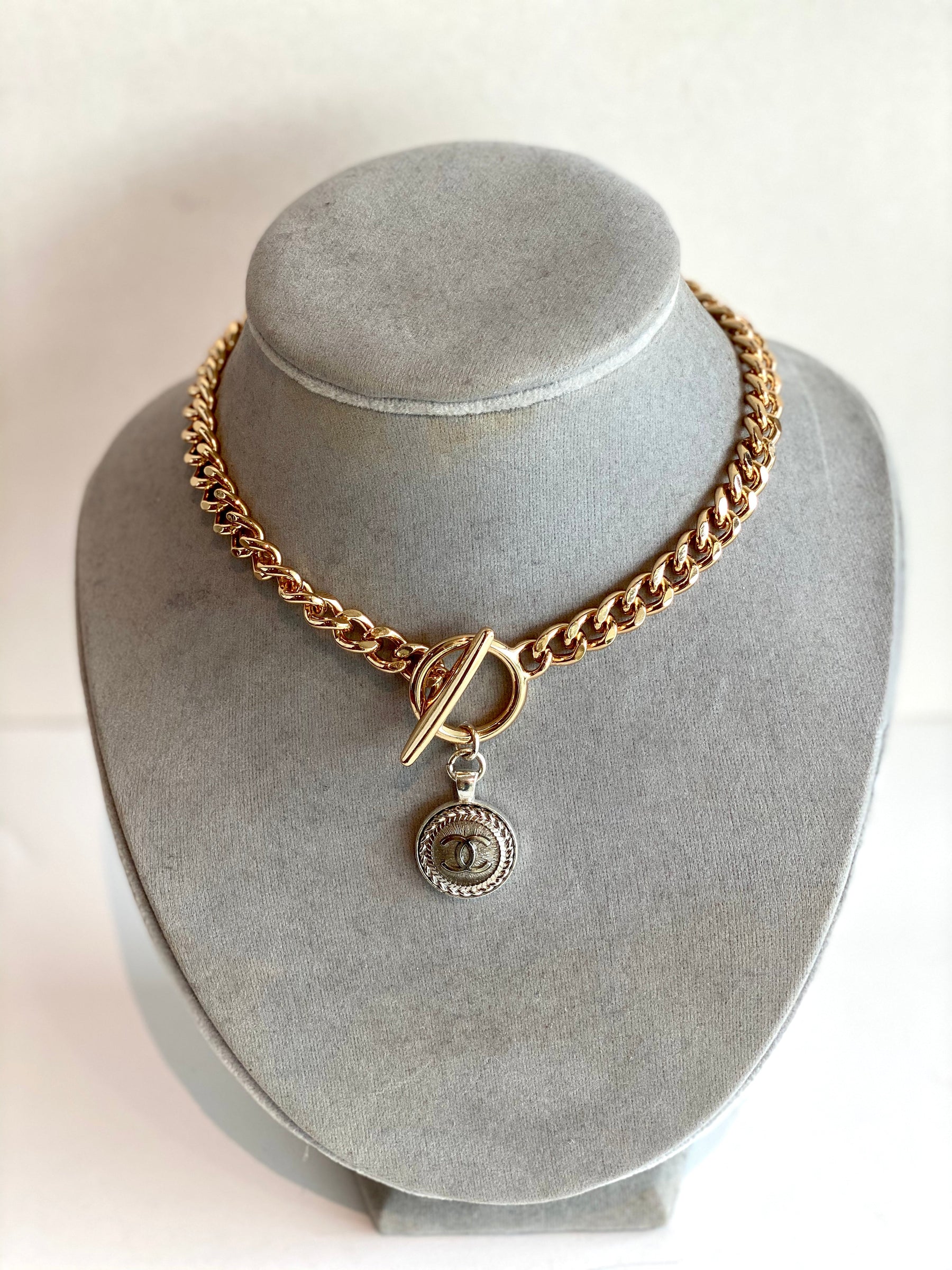 goldchainsilverbutton