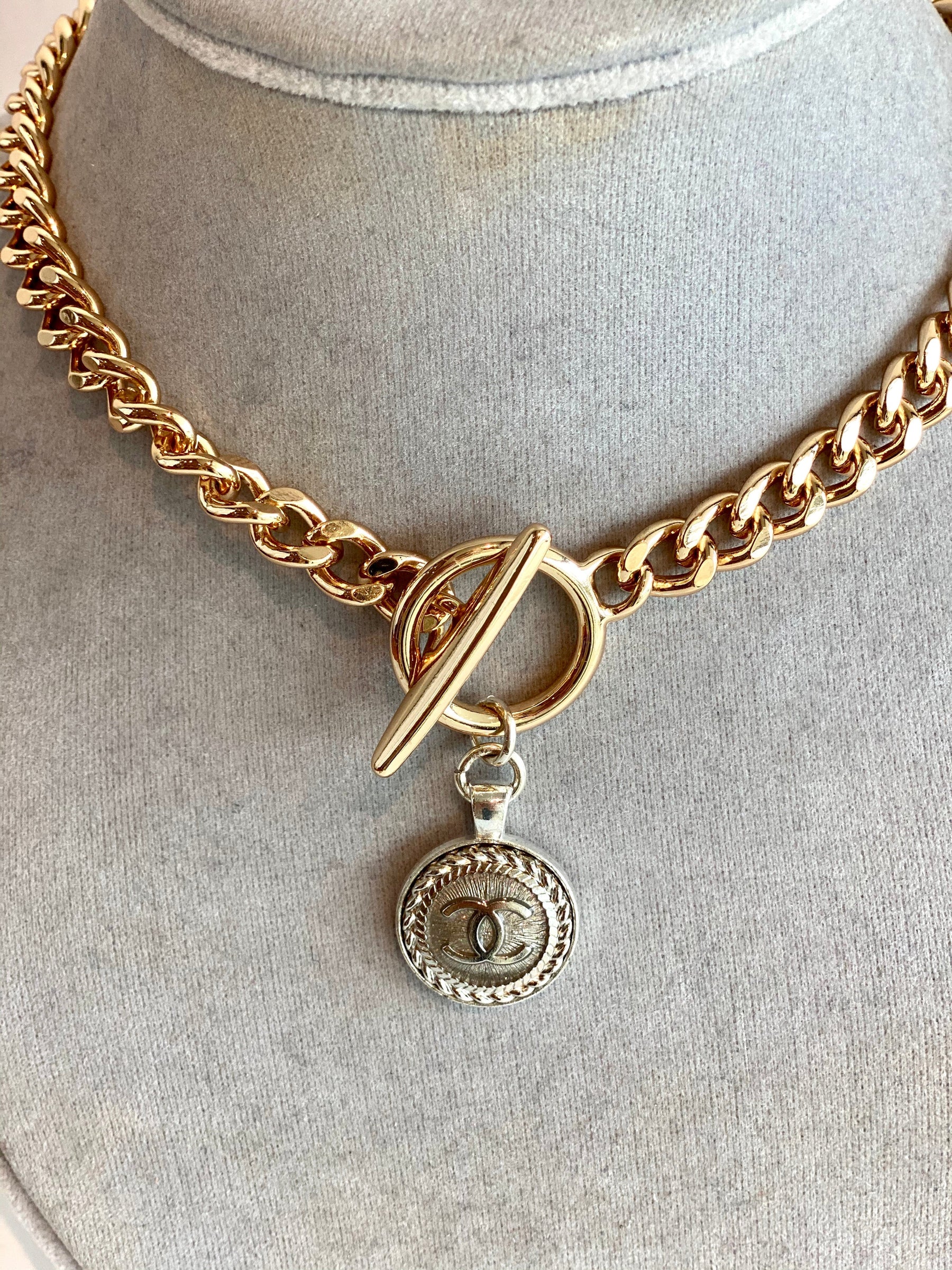 goldchainsilverbutton