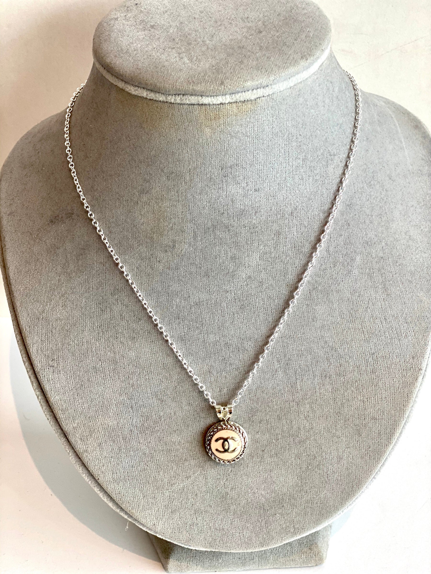 silverchainpinkbutton