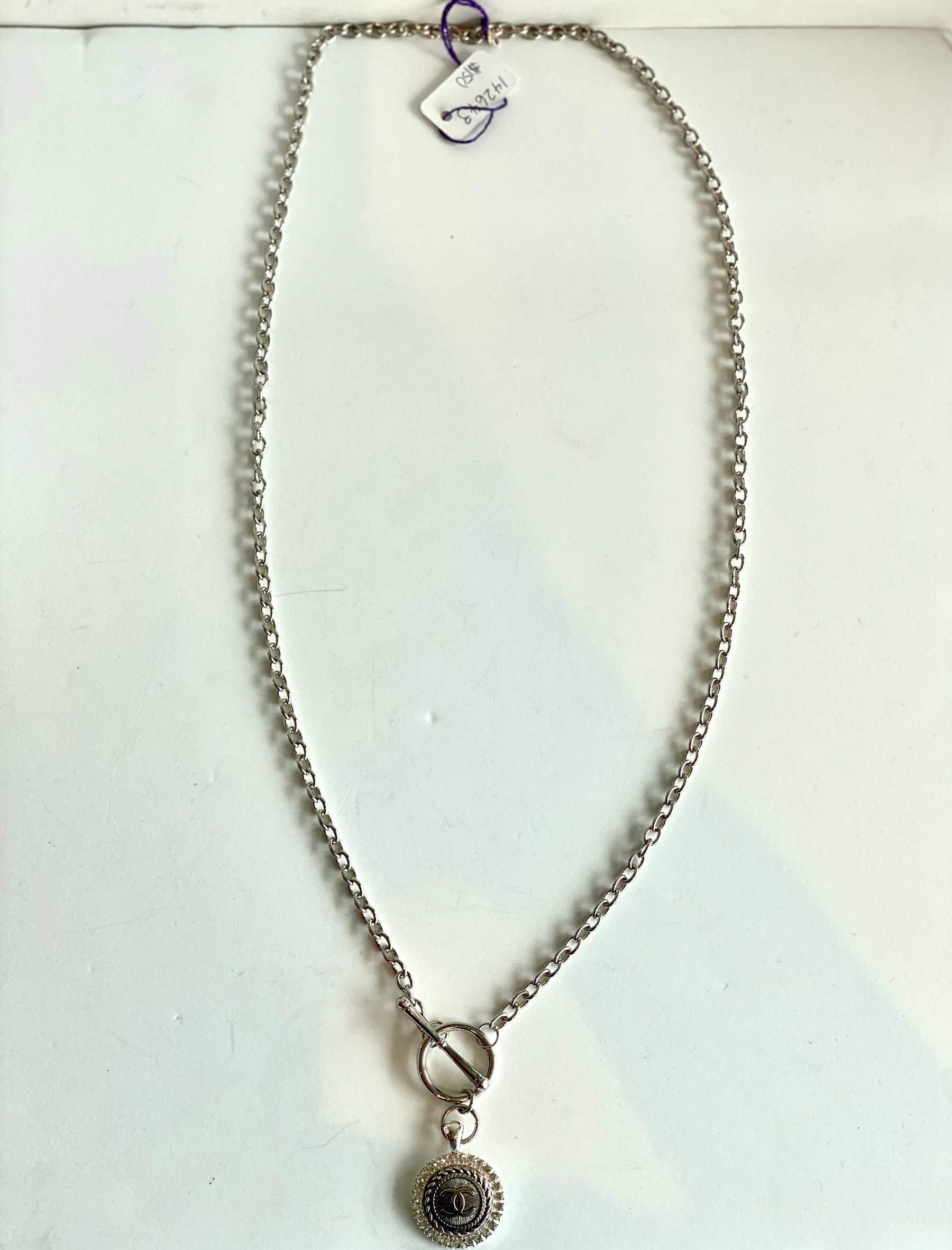 silverchainsilverbutton