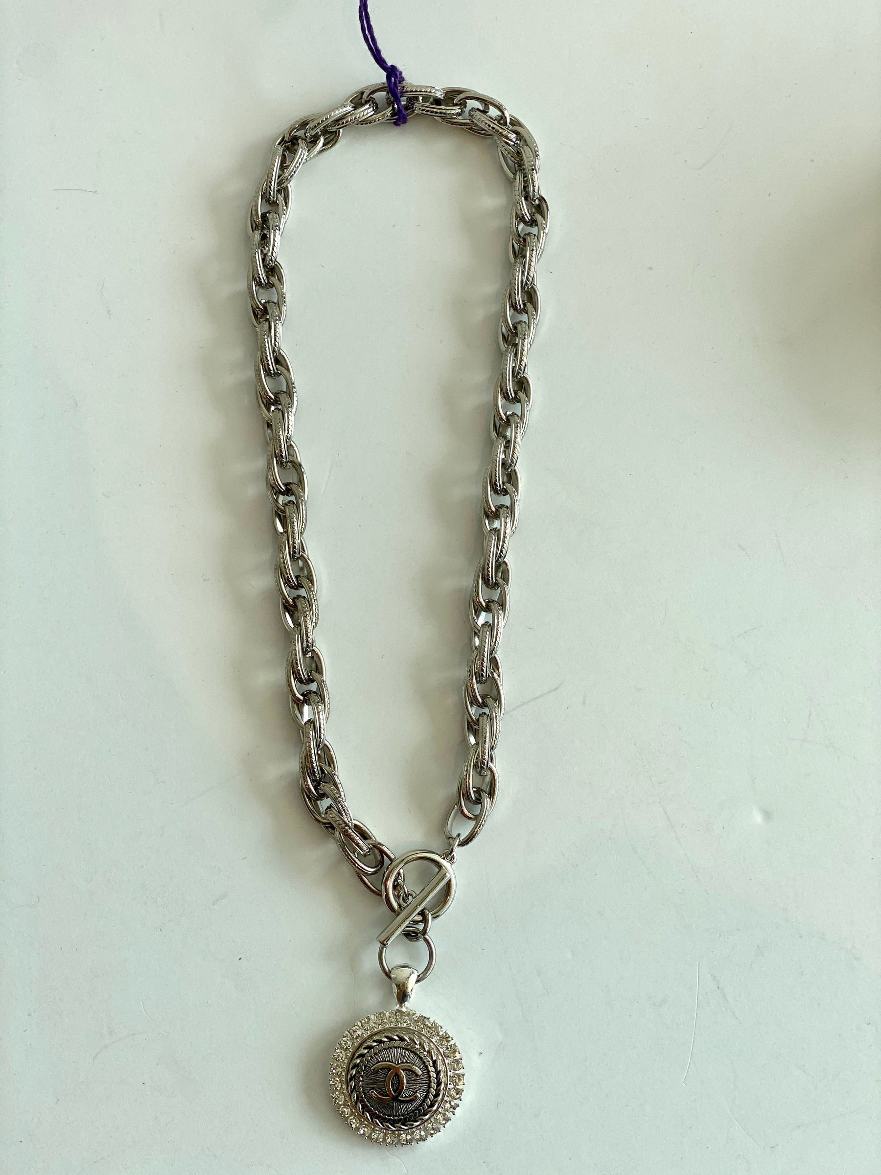 silverchainsilverbutton
