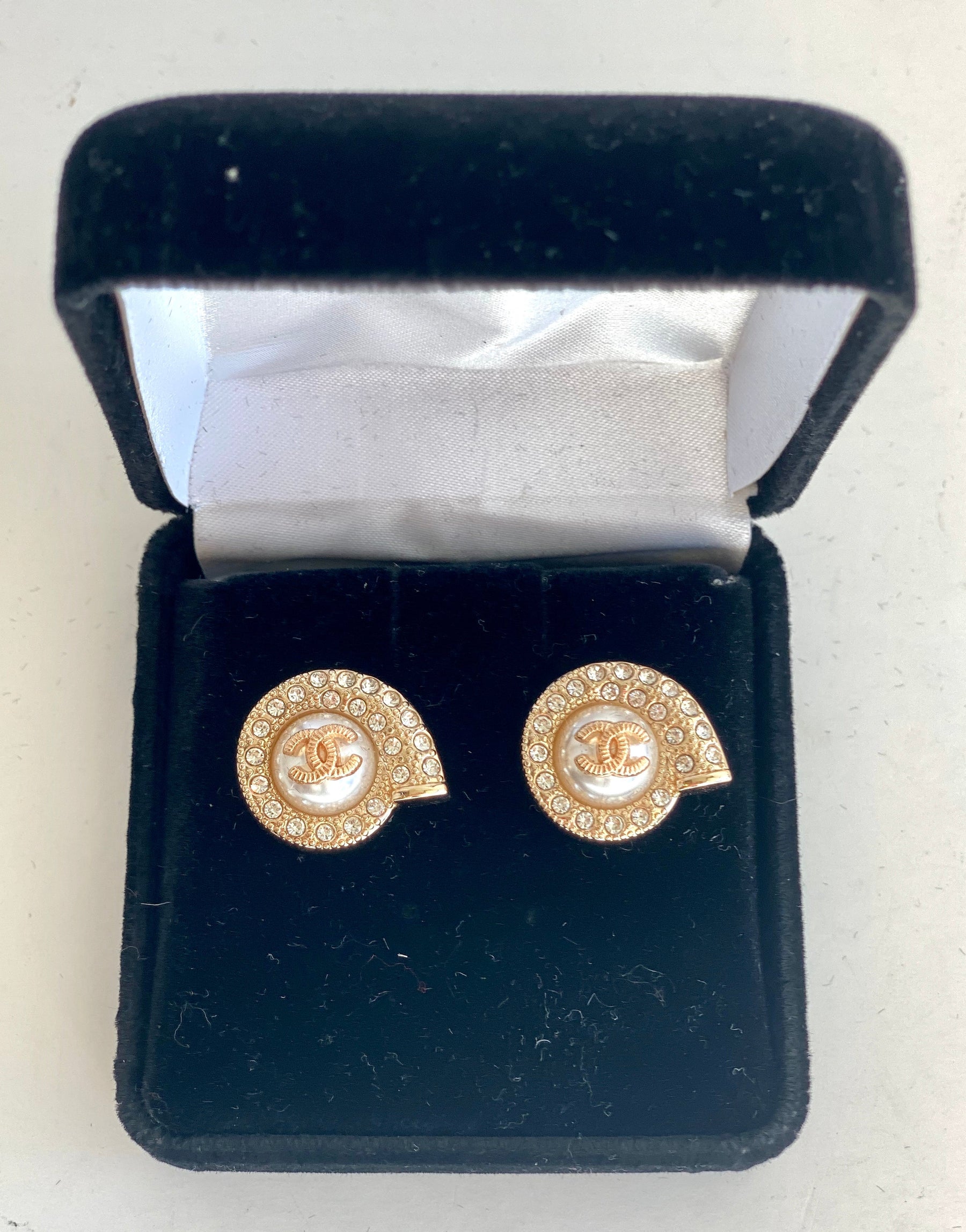desinger pearl earrings
