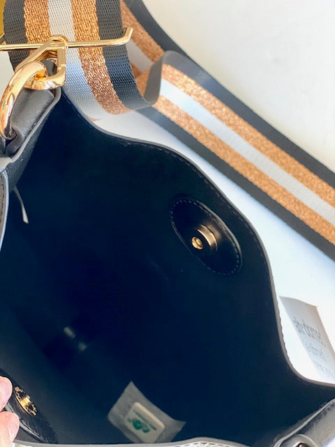 Ahdorned Mini Messenger