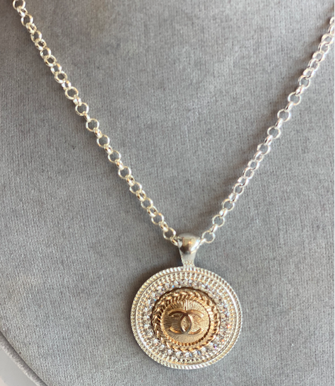 chanelbuttonnecklace