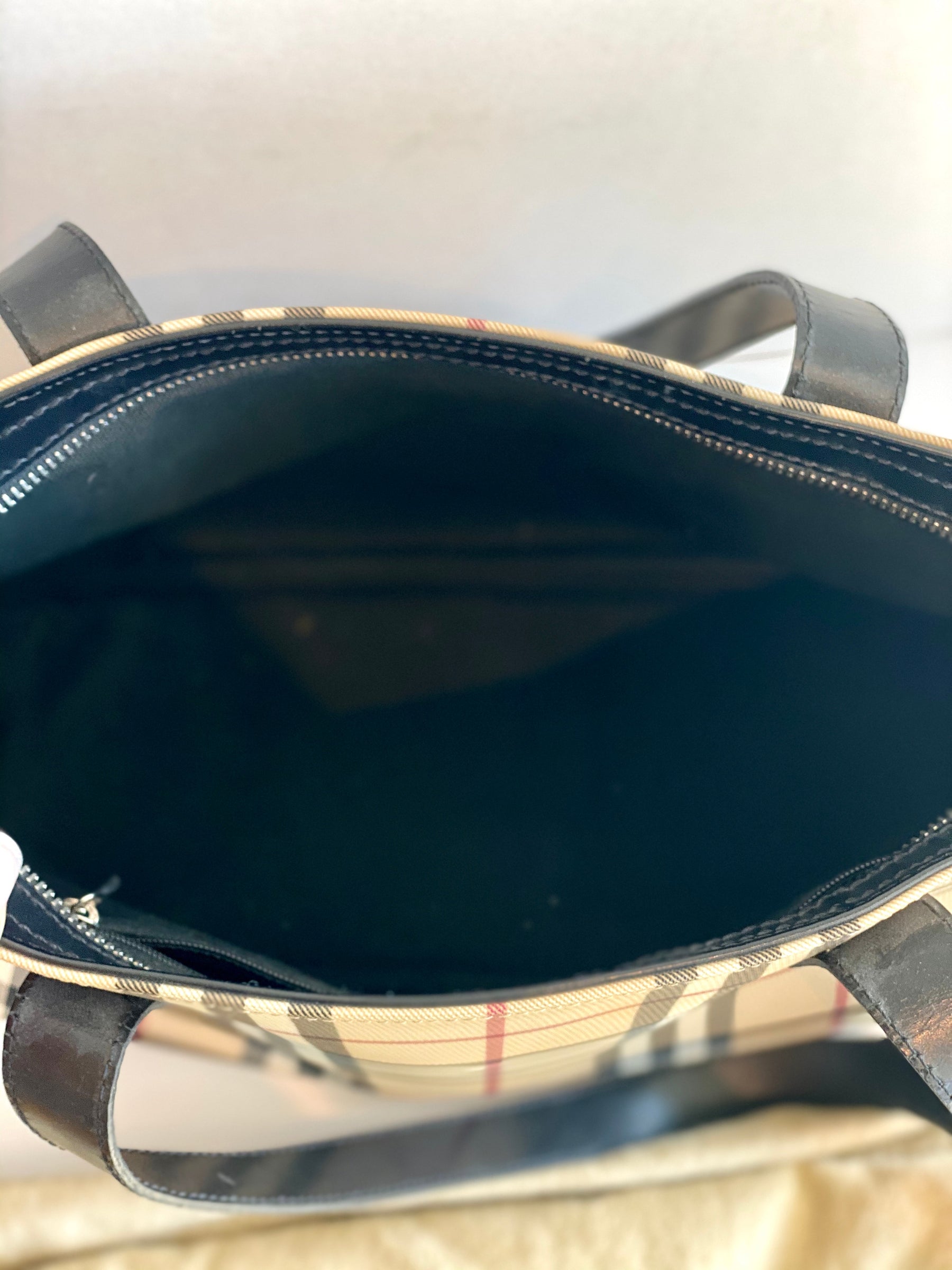 inside burberry shoulder bag